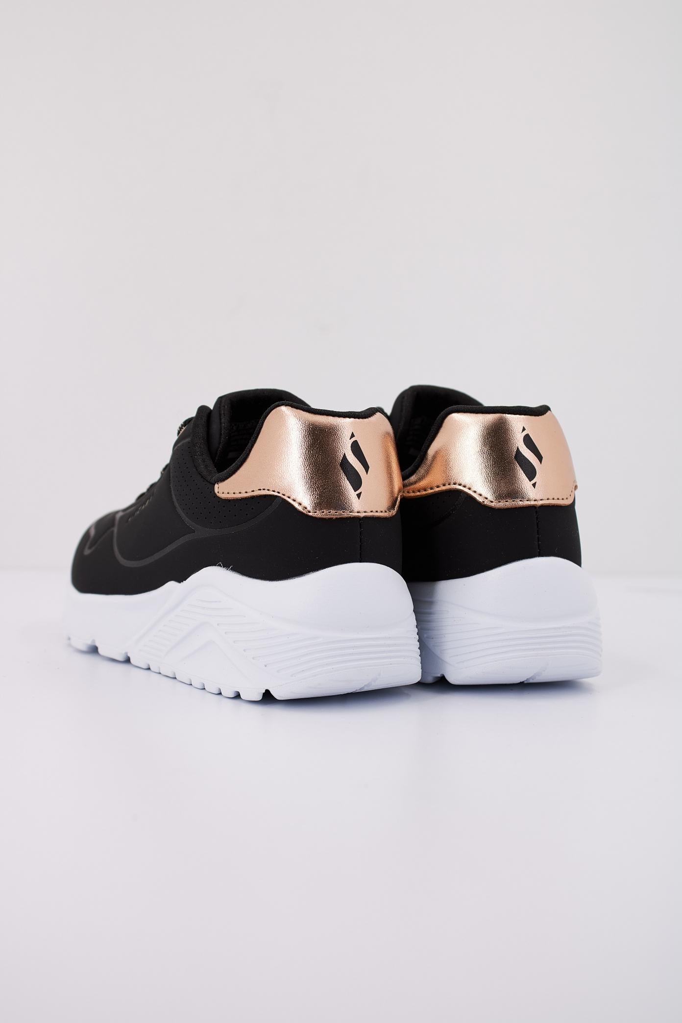 SKECHERS UNO LITE-METALLIC MO en color NEGRO (4)