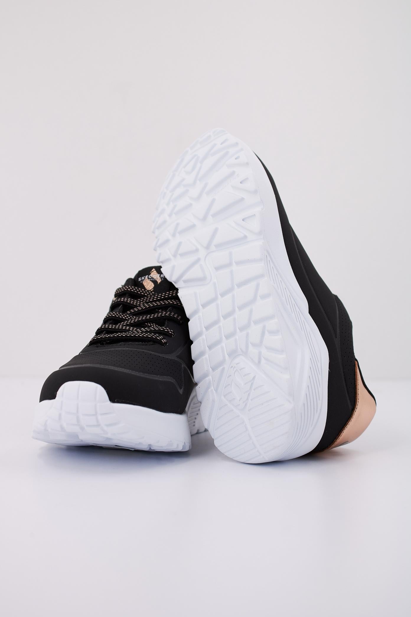 SKECHERS UNO LITE-METALLIC MO en color NEGRO (5)