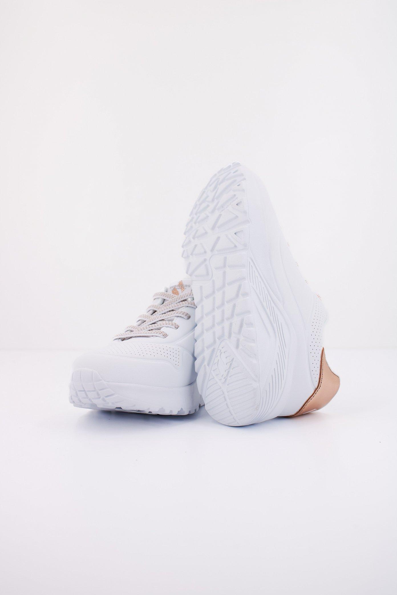 SKECHERS UNO LITE-METALLIC MO en color BLANCO (5)