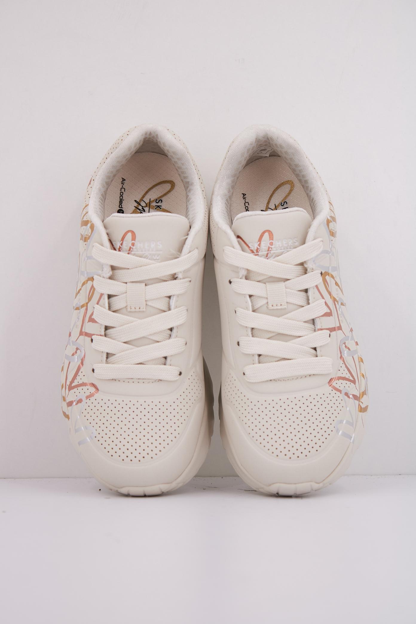 SKECHERS UNO LITE - METALLIC en color BEIS (3)