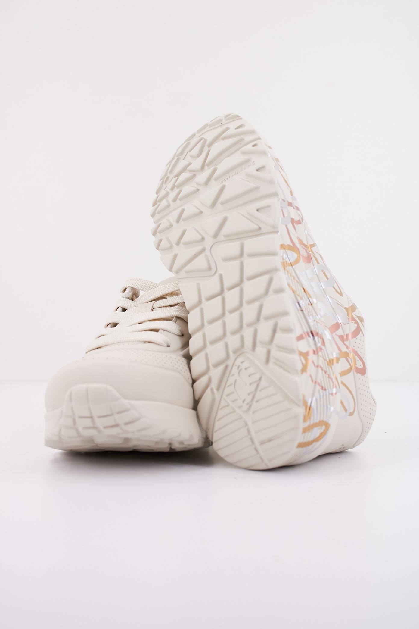 SKECHERS UNO LITE - METALLIC en color BEIS (5)