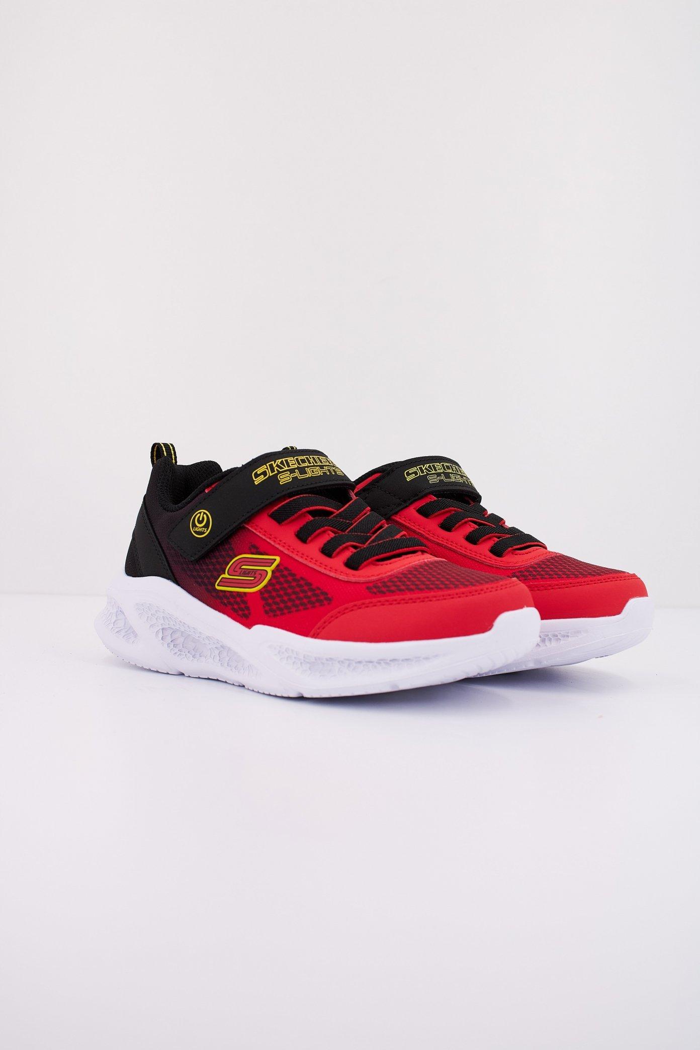 SKECHERS METEOR-LIGH en color ROJO (2)