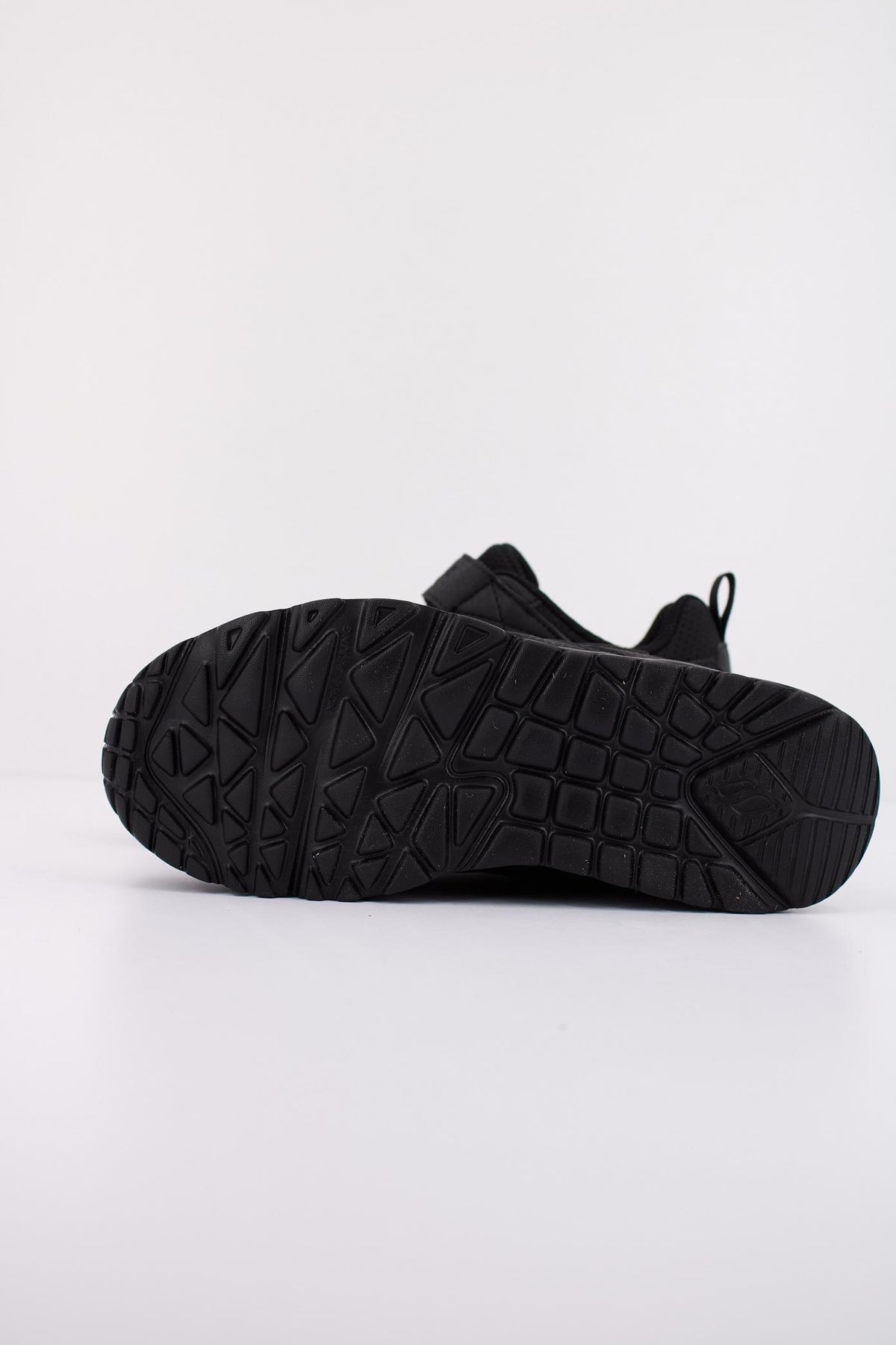 SKECHERS UNO LITE - ECHO SURGE en color NEGRO (5)