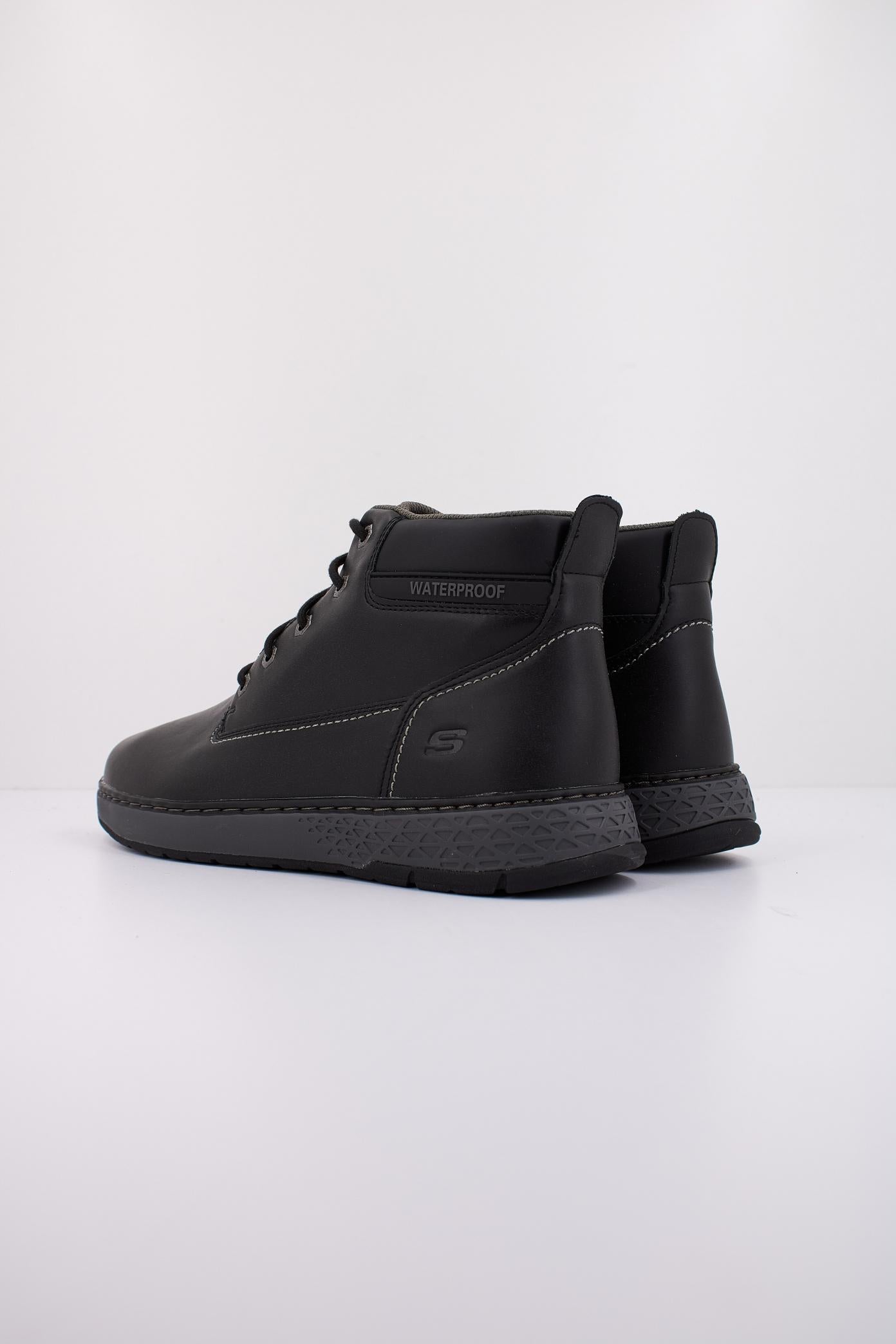 SKECHERS GARLAN - DENO en color NEGRO (4)