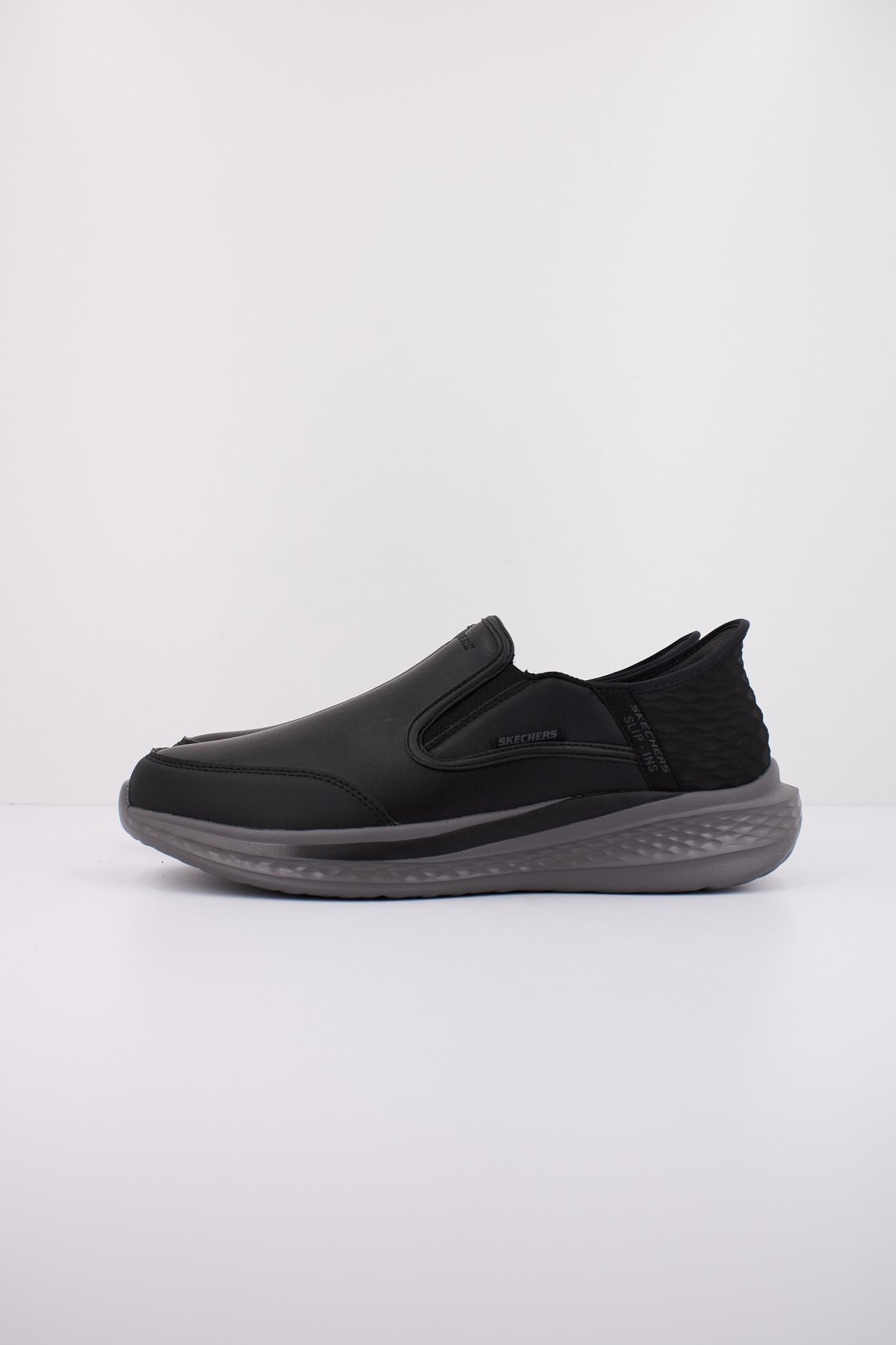 SKECHERS SLADE - COOPER SLIP-INS en color NEGRO (1)