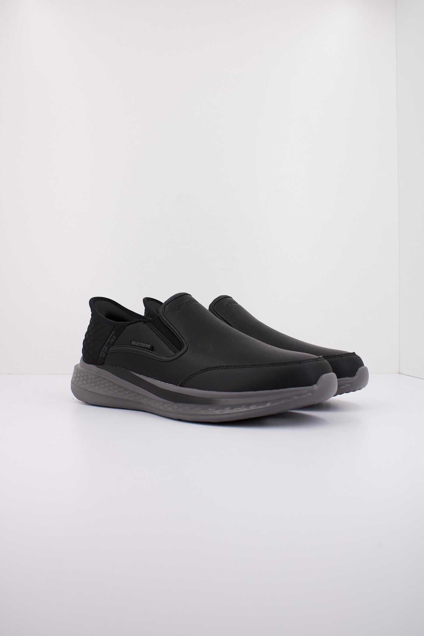 SKECHERS SLADE - COOPER SLIP-INS en color NEGRO (2)