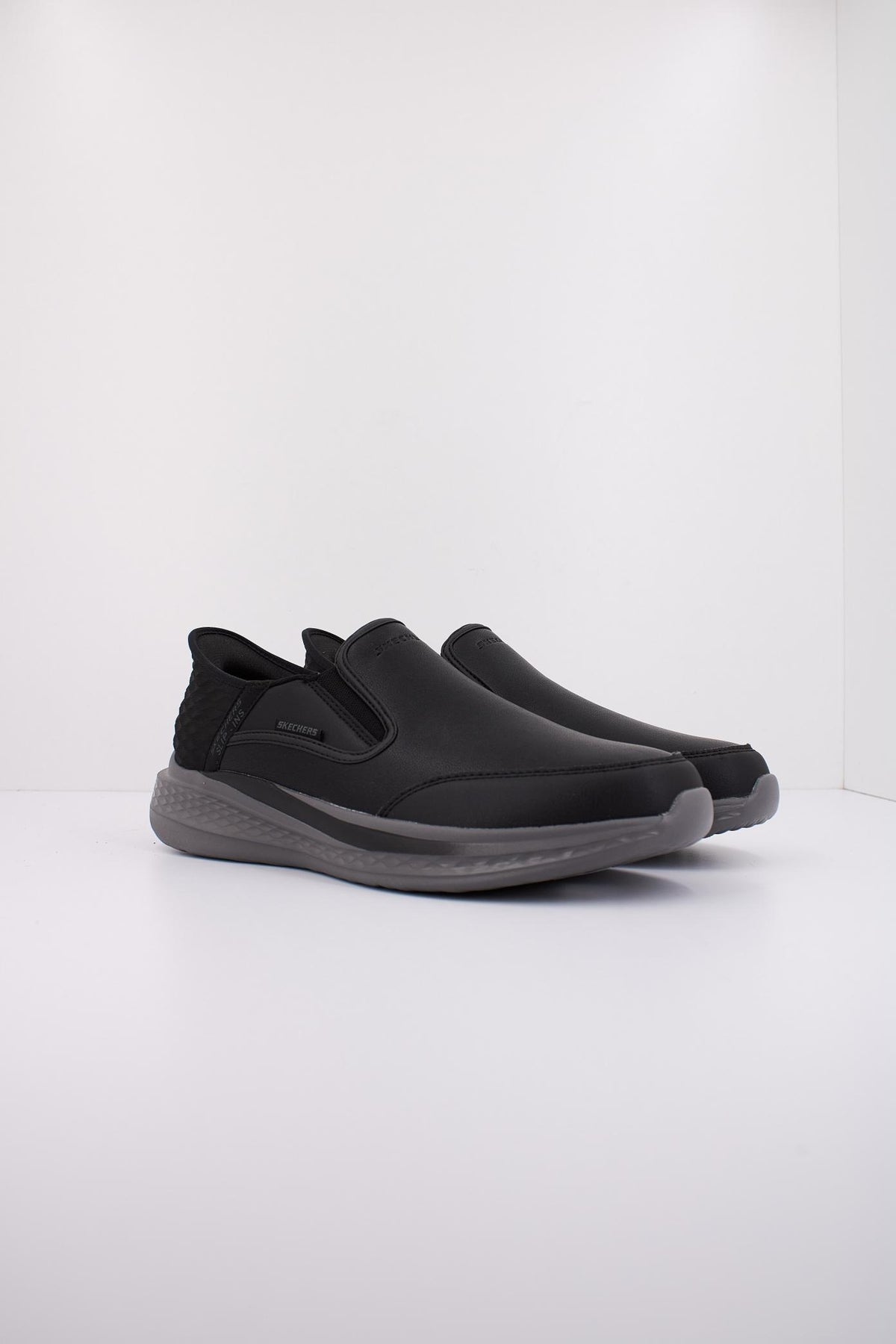 SKECHERS SLADE - COOPER SLIP-INS en color NEGRO (2)