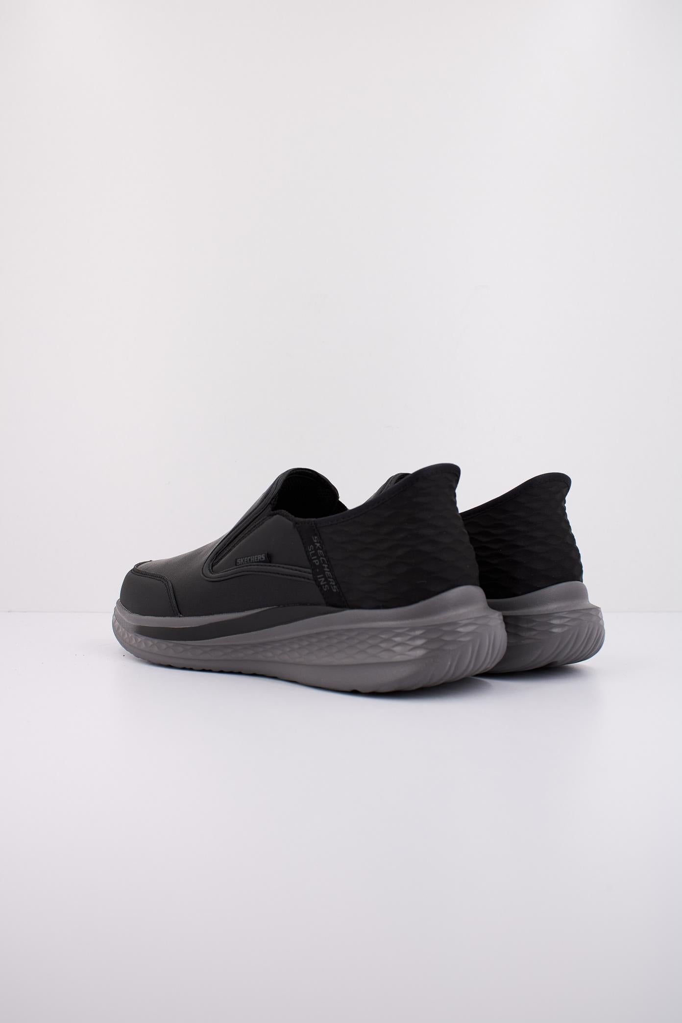 SKECHERS SLADE - COOPER SLIP-INS en color NEGRO (4)