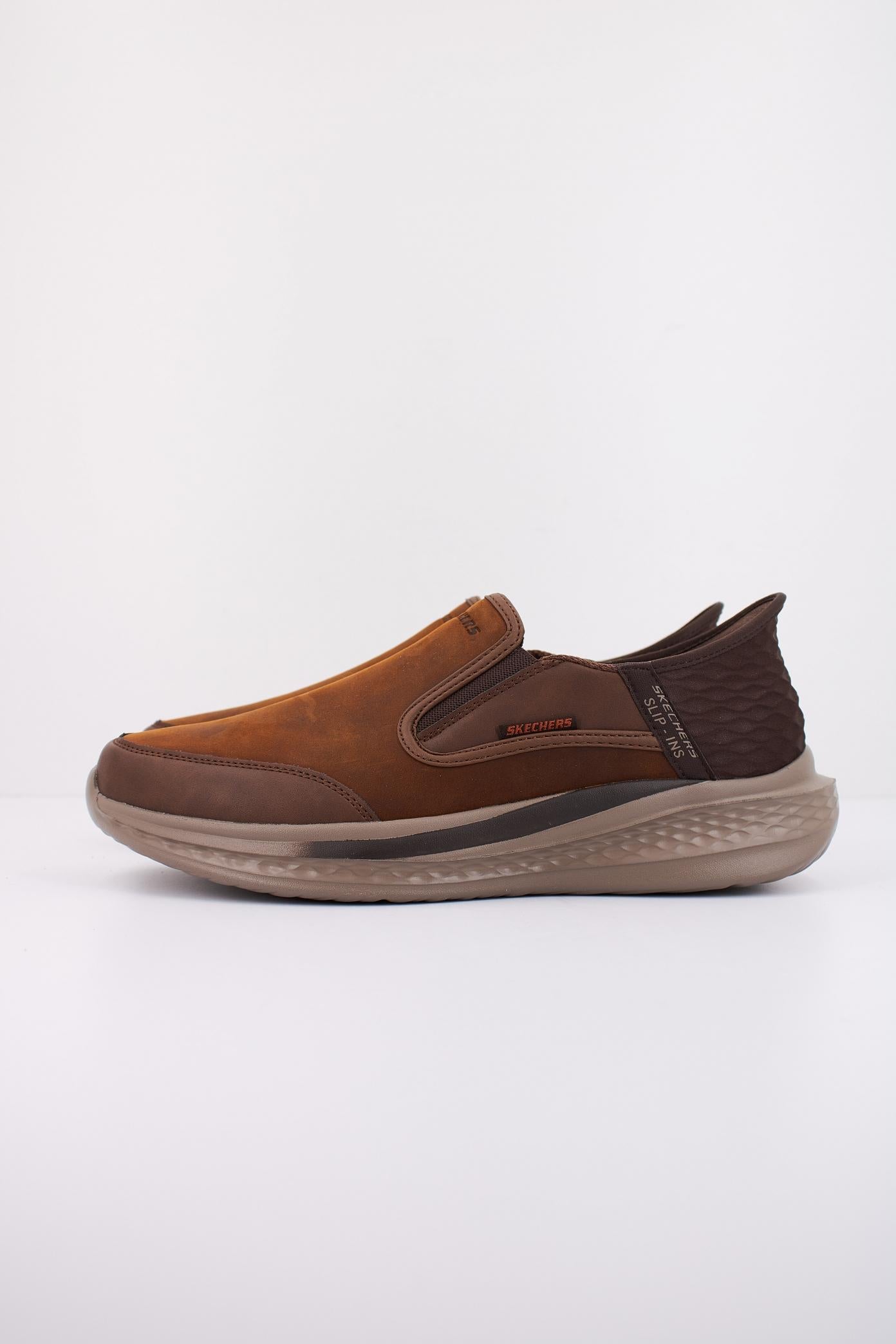SKECHERS SLADE - COOPER SLIP-INS en color MARRON (1)