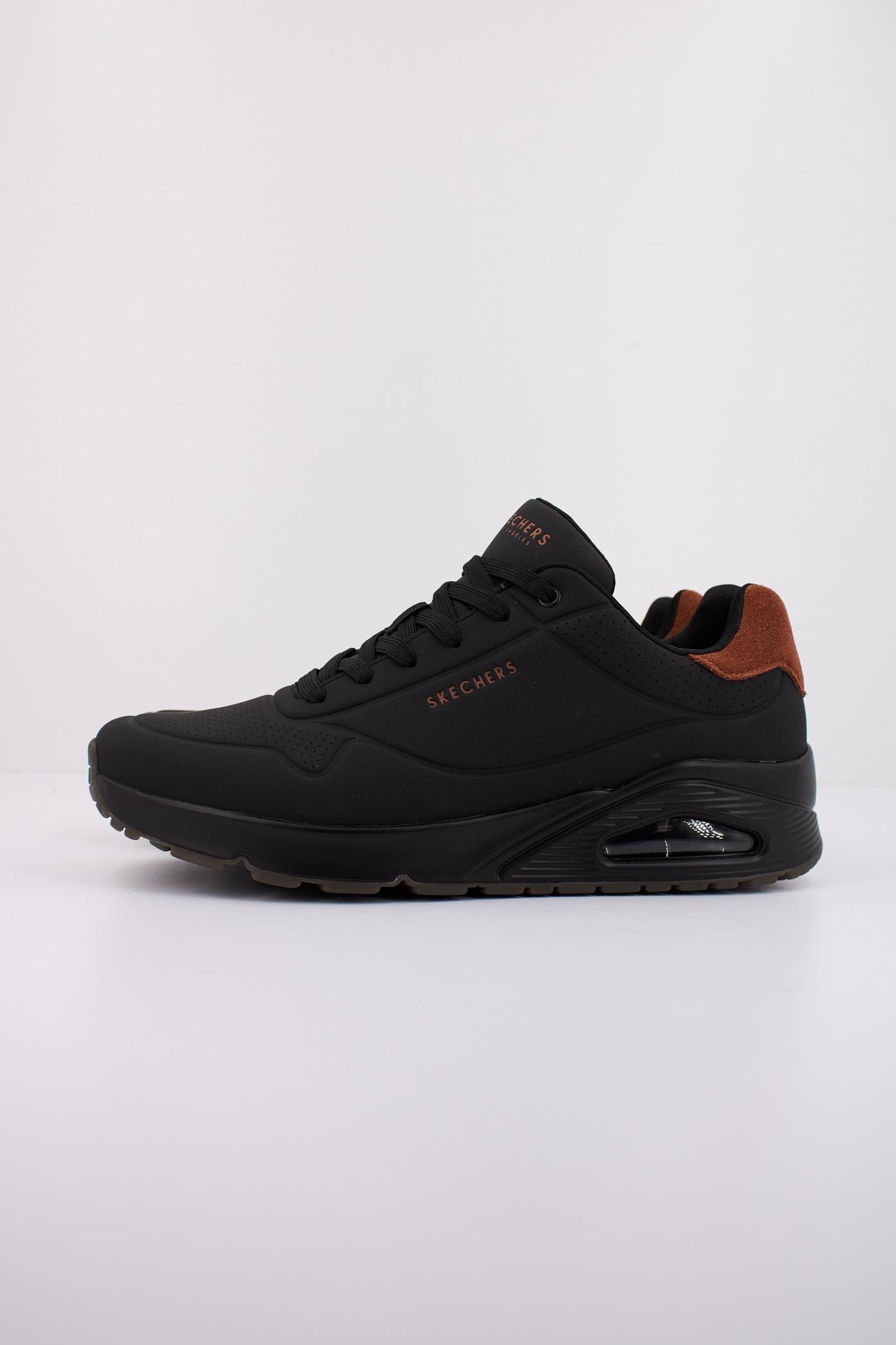 SKECHERS UNO - SUITED ON AIR en color NEGRO (1)