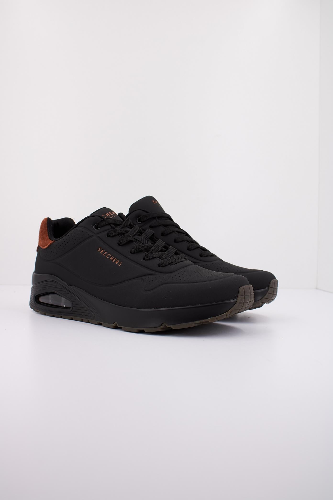 SKECHERS UNO - SUITED ON AIR en color NEGRO (2)