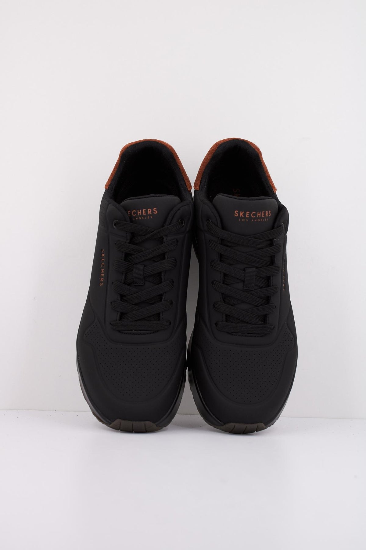 SKECHERS UNO - SUITED ON AIR en color NEGRO (3)