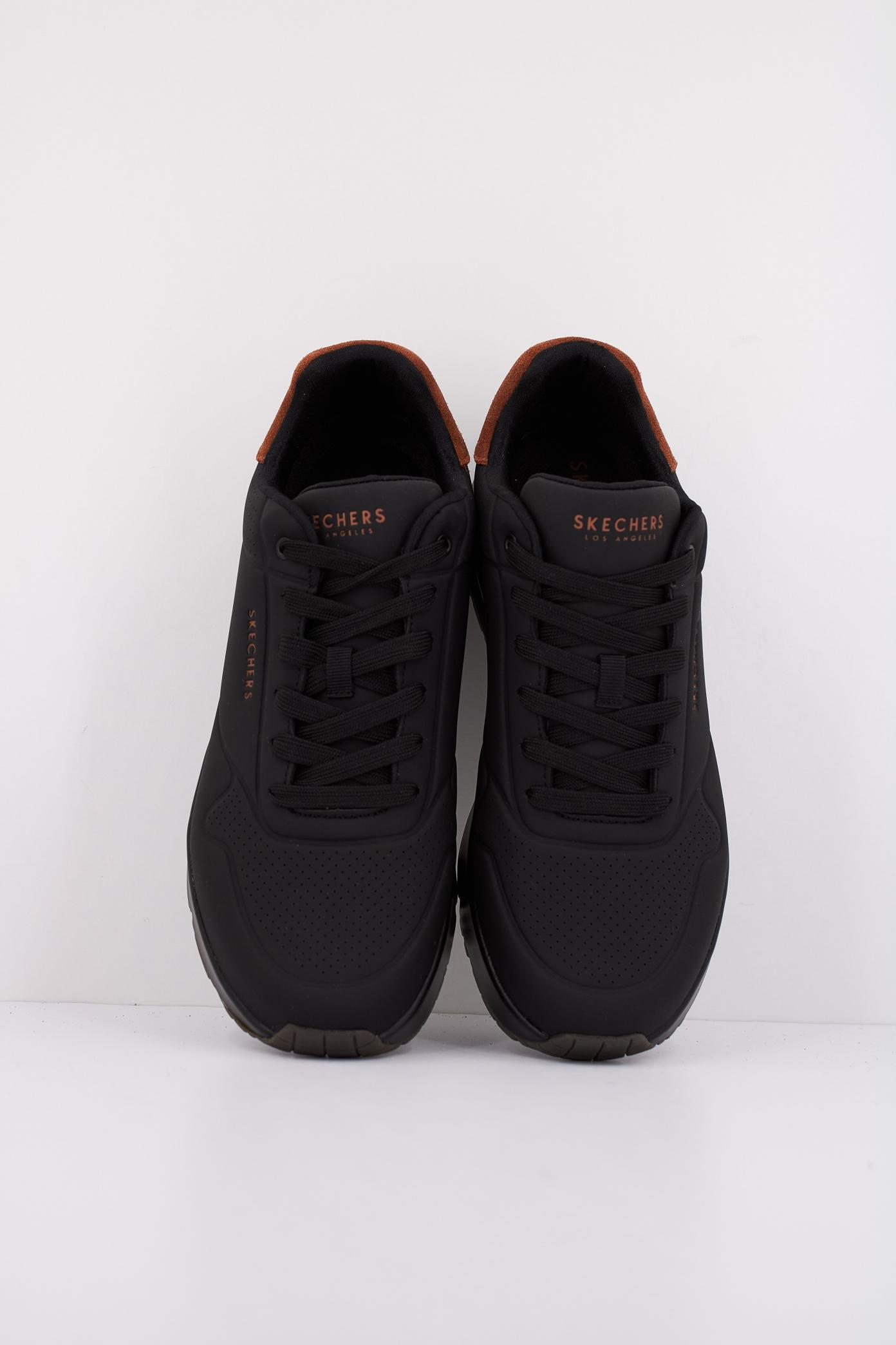 SKECHERS UNO - SUITED ON AIR en color NEGRO (3)