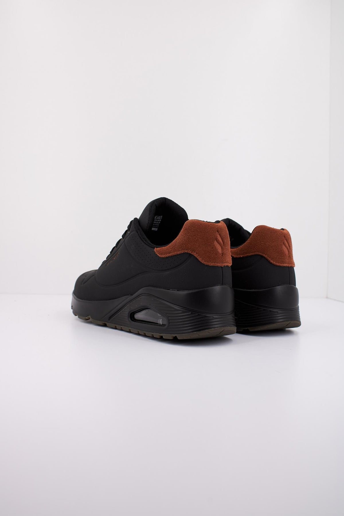 SKECHERS UNO - SUITED ON AIR en color NEGRO (4)