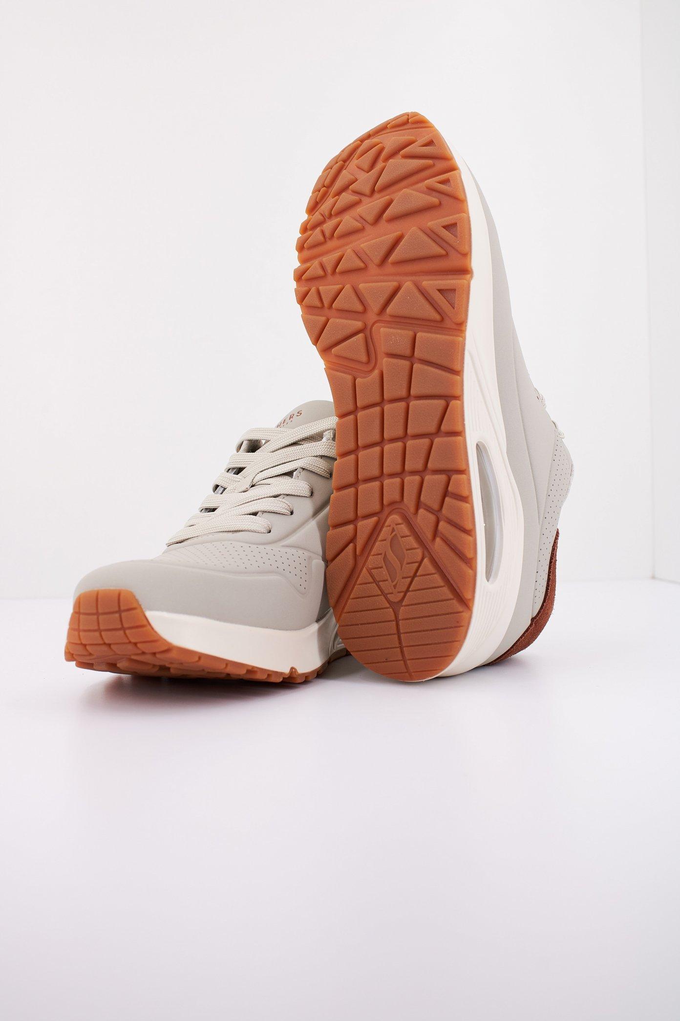 SKECHERS UNO - SUITED ON AIR en color GRIS (5)