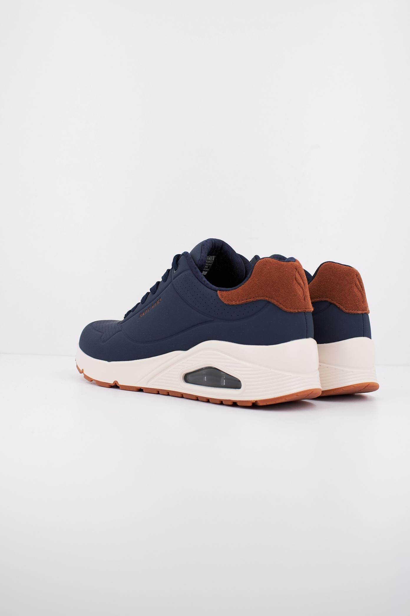 SKECHERS UNO - SUITED ON AIR en color AZUL (4)