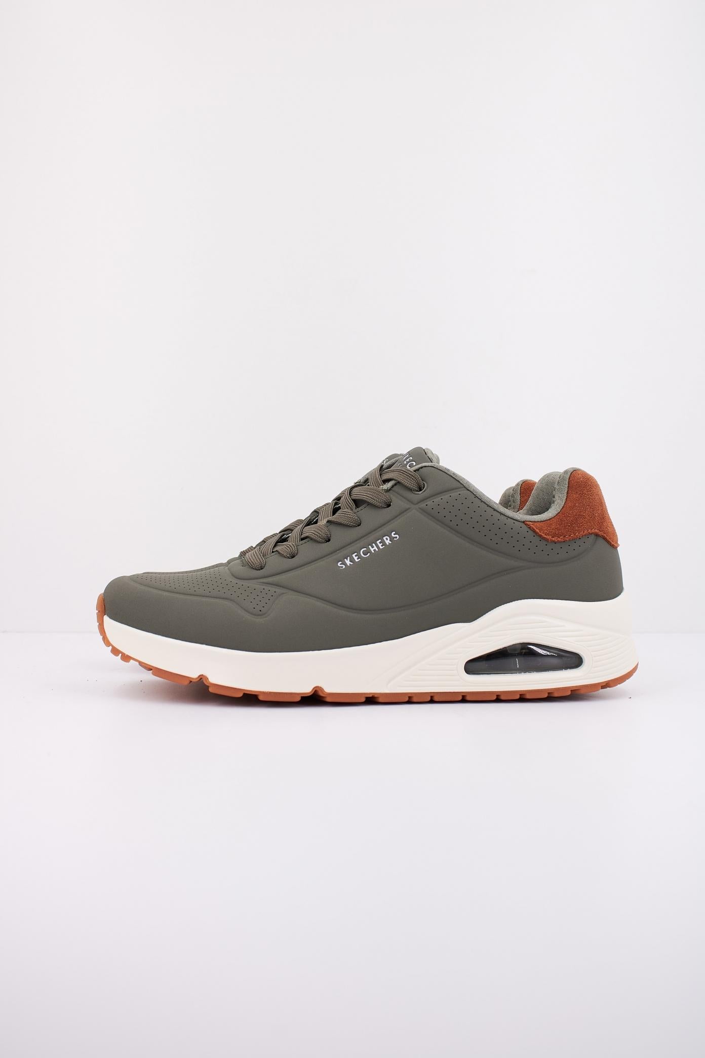 SKECHERS UNO - SUITED ON AIR en color VERDE (1)
