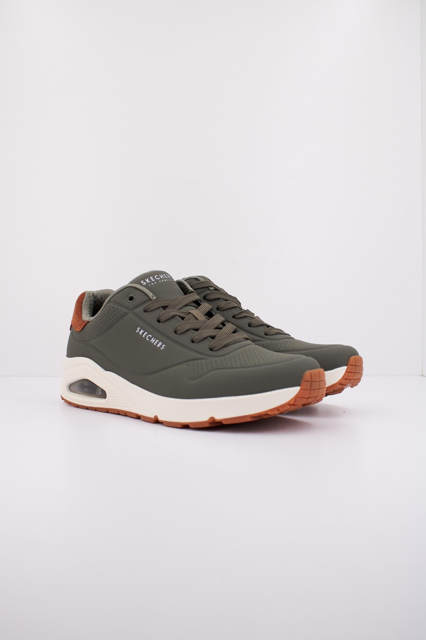 SKECHERS UNO - SUITED ON AIR en color VERDE (2)