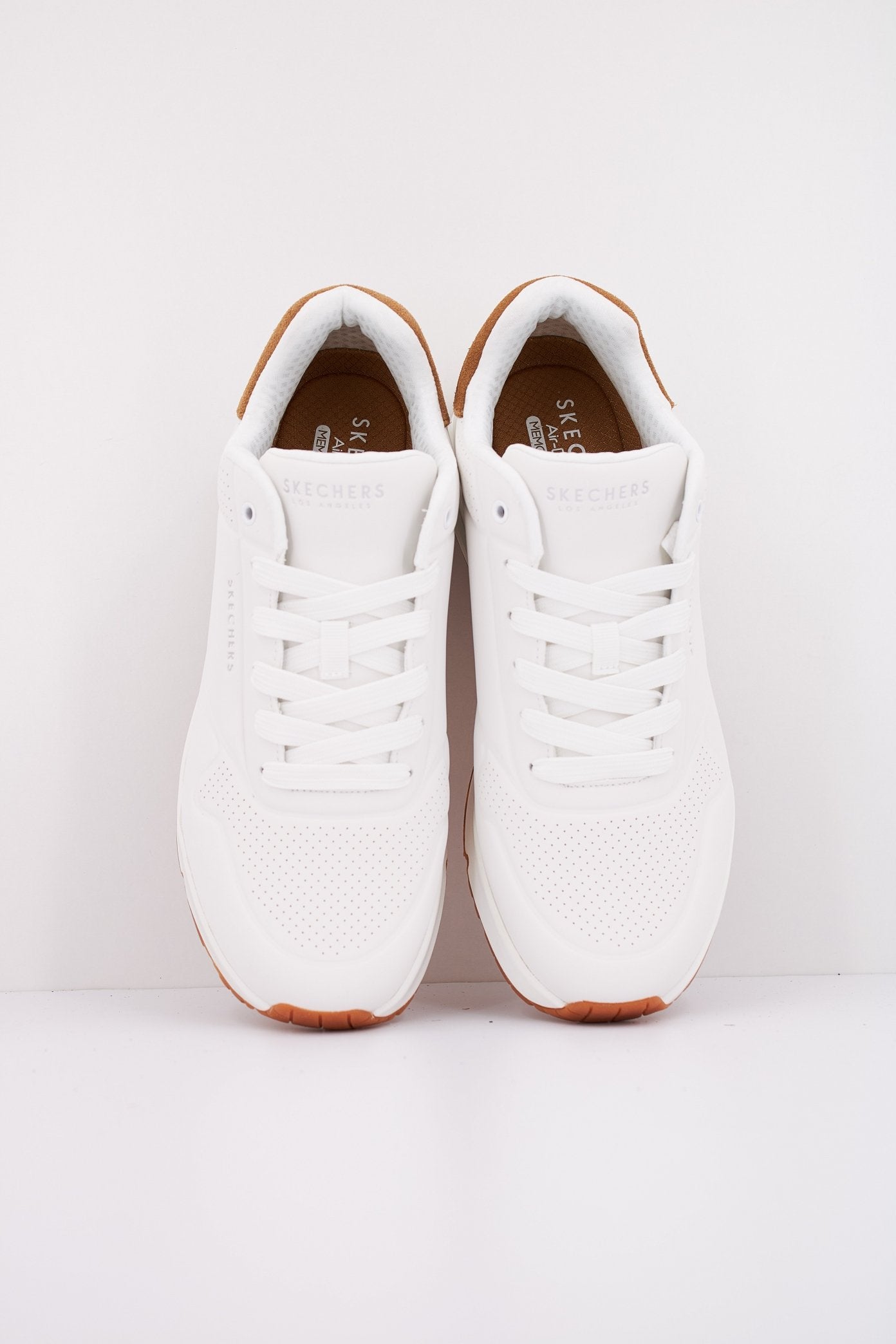 SKECHERS UNO - SUITED ON AIR en color BLANCO (3)