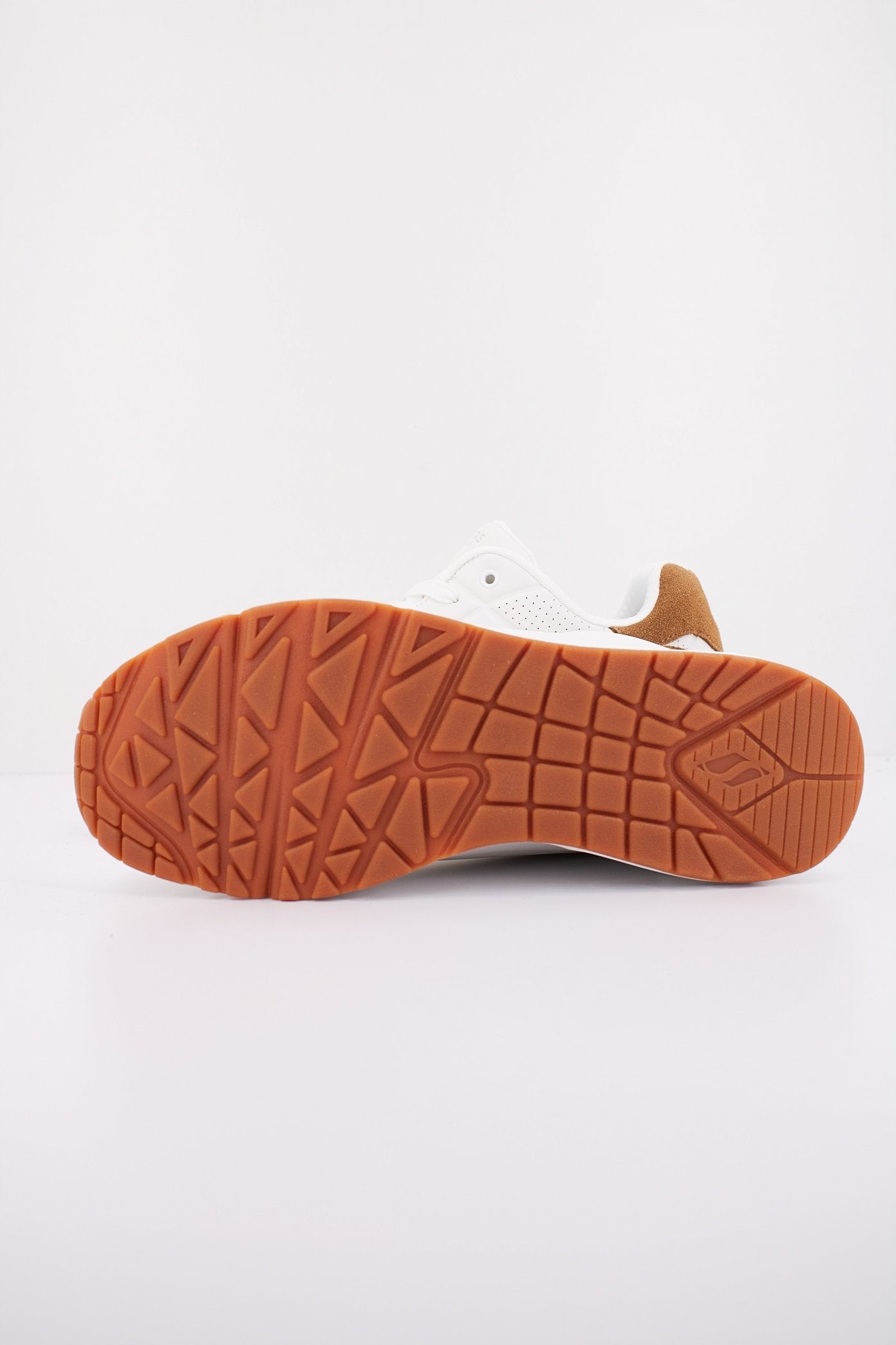 SKECHERS UNO - SUITED ON AIR en color BLANCO (5)