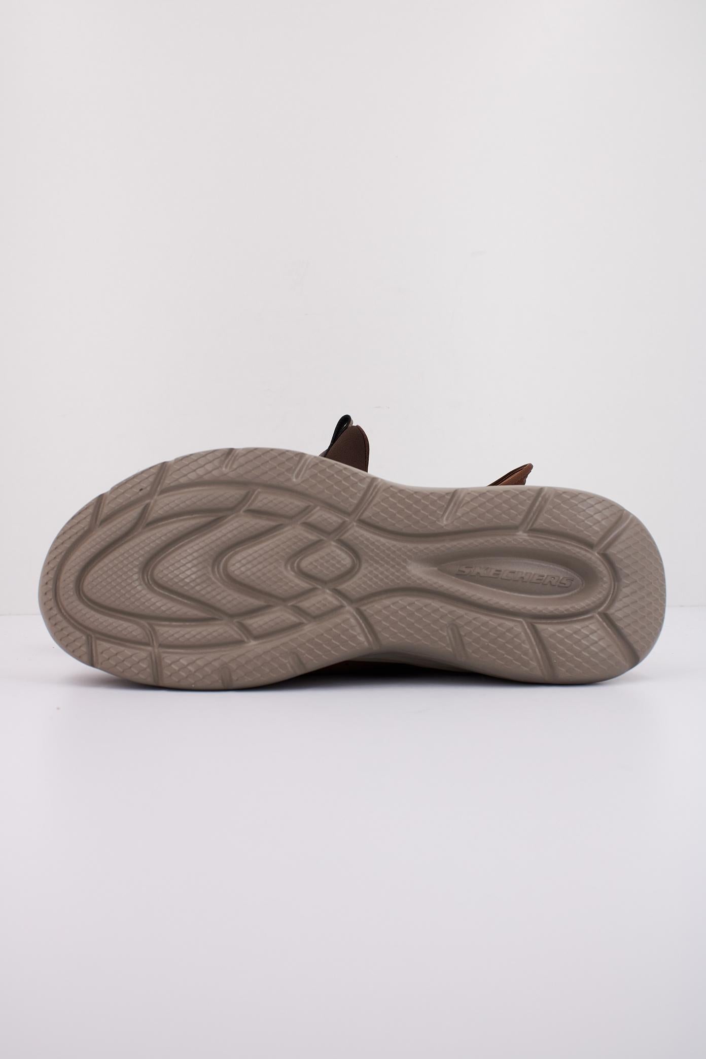 SKECHERS GARNER - NEWICK SLPI - INS en color MARRON (5)
