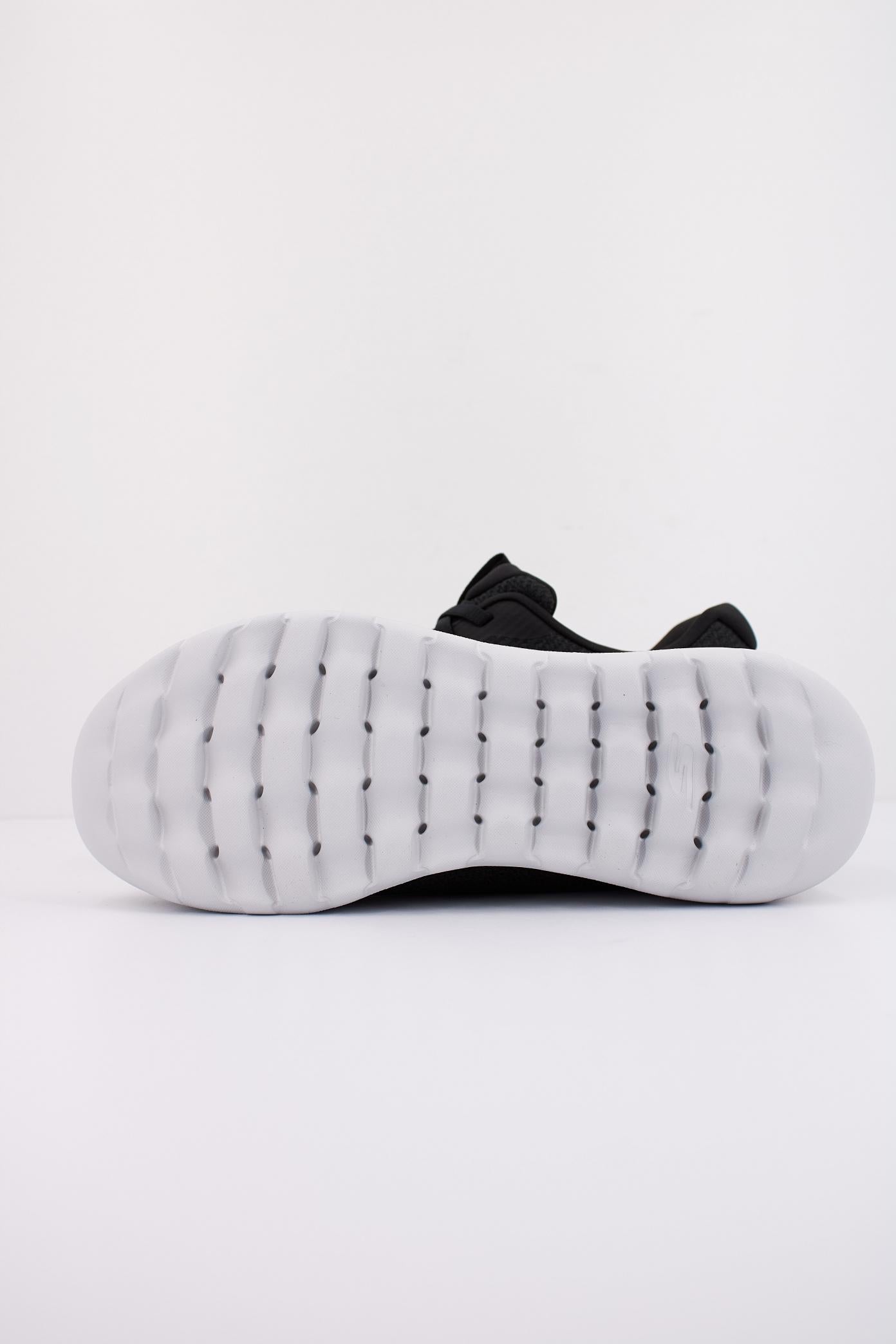 SKECHERS GO WALK MAX - MIDSHO en color NEGRO (5)