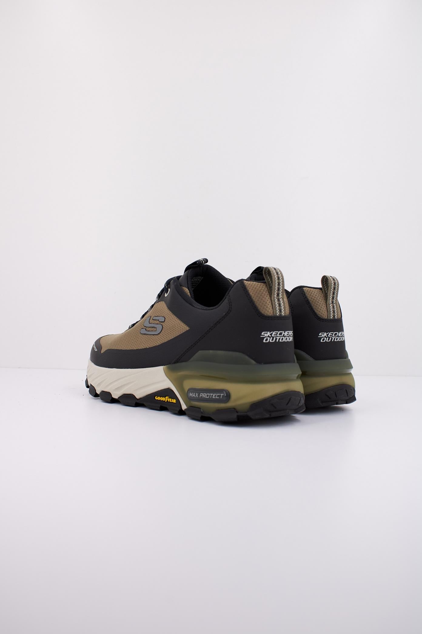 SKECHERS MAX PROTECT - FAST TRACK en color VERDE (4)