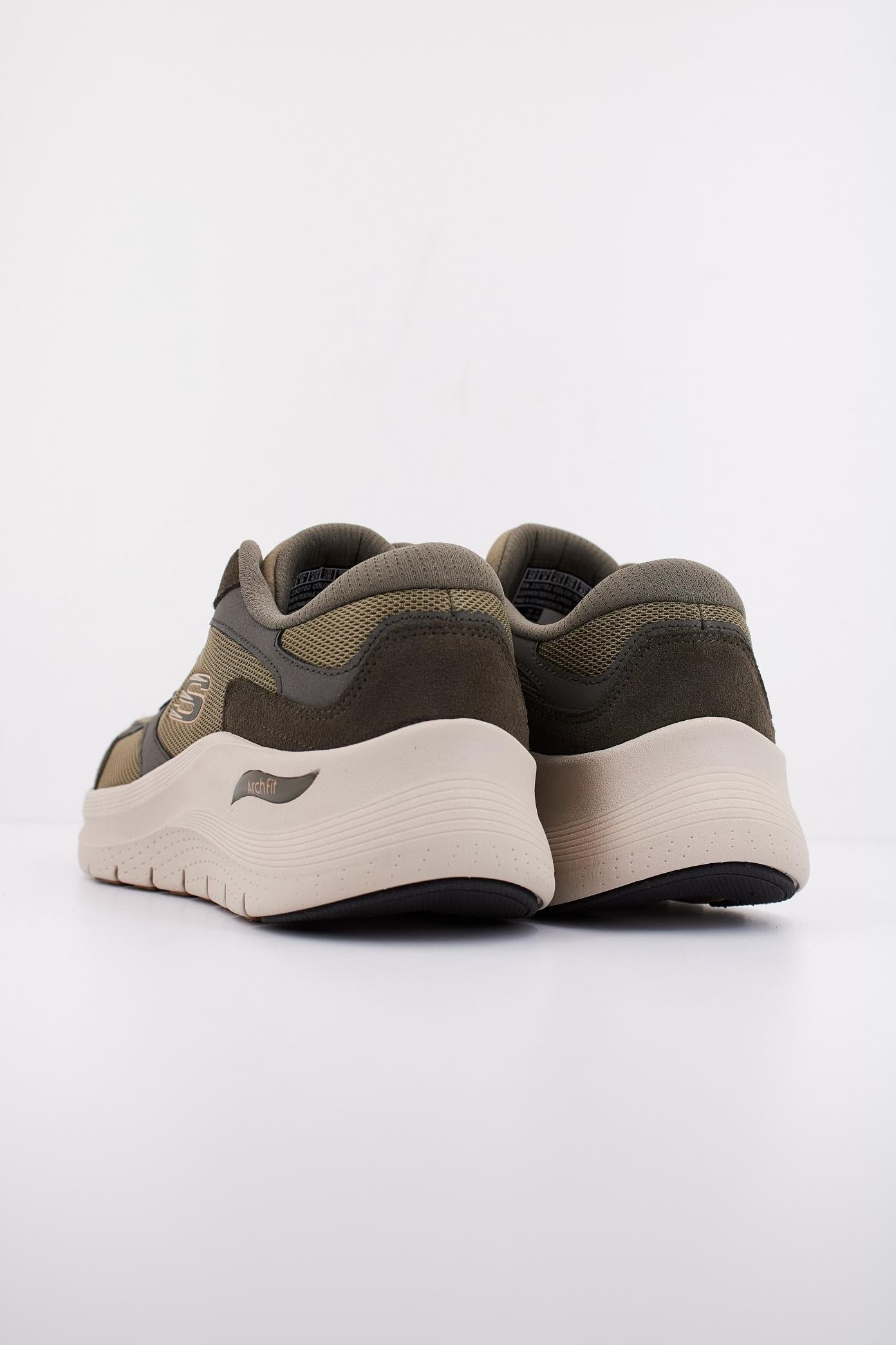 SKECHERS ARCH FIT . - THE K en color VERDE (4)
