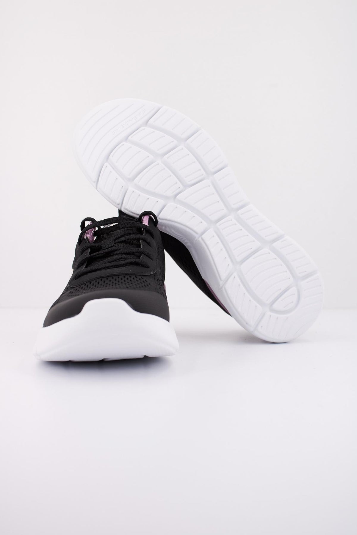 SKECHERS SKECH-AIR DYNAMIGHT en color NEGRO (5)