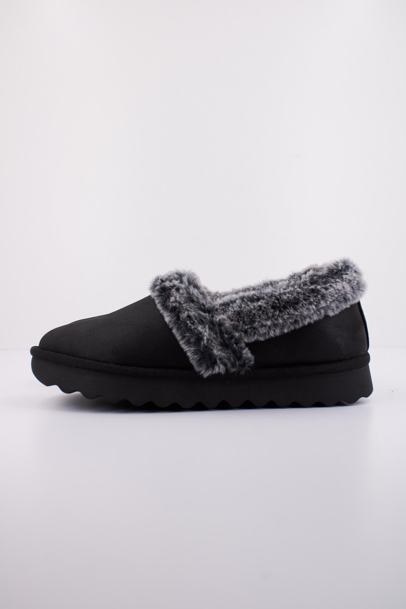 SKECHERS COZY UP en color NEGRO (1)