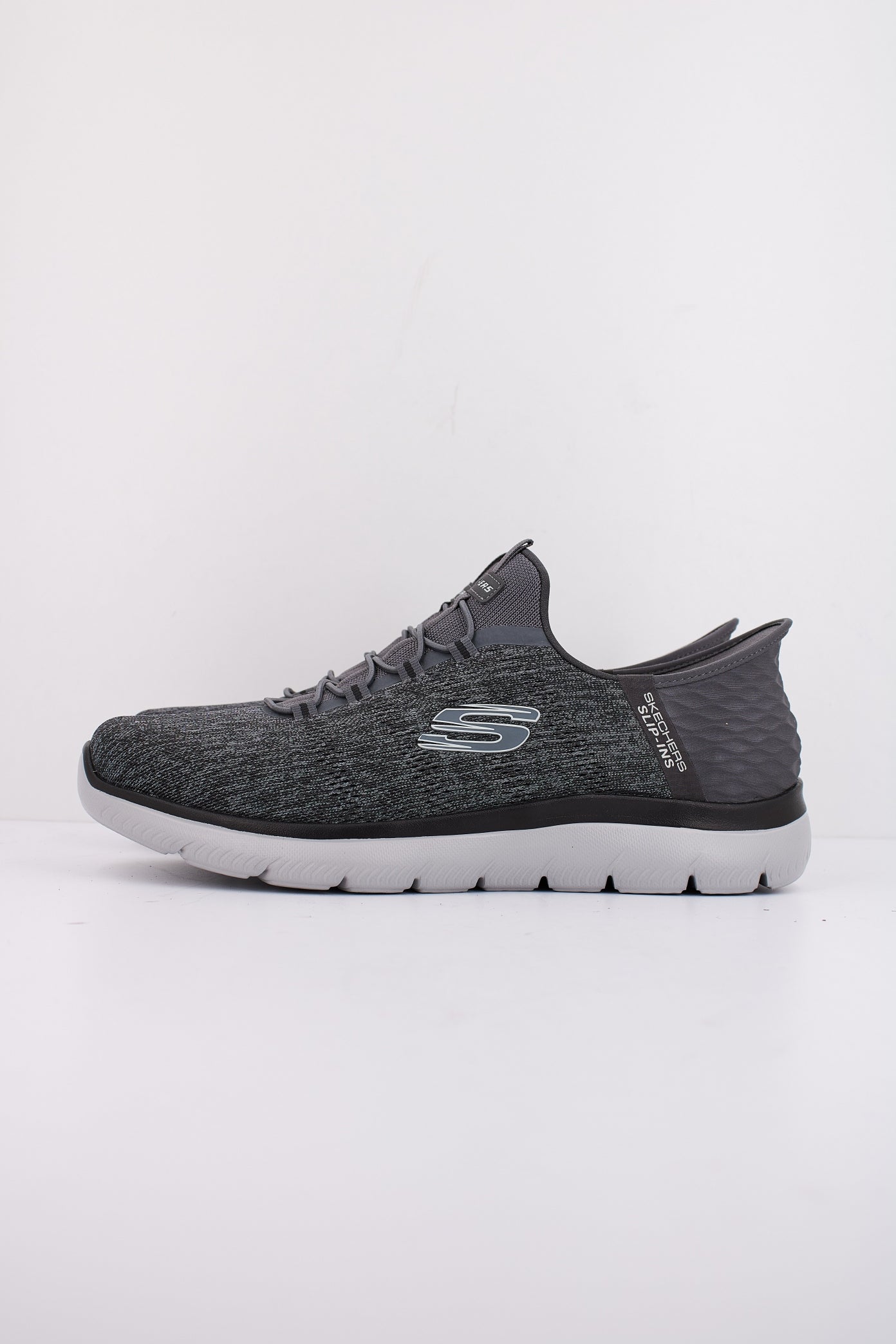 SKECHERS SUMMITS - KEY PACE en color GRIS (1)