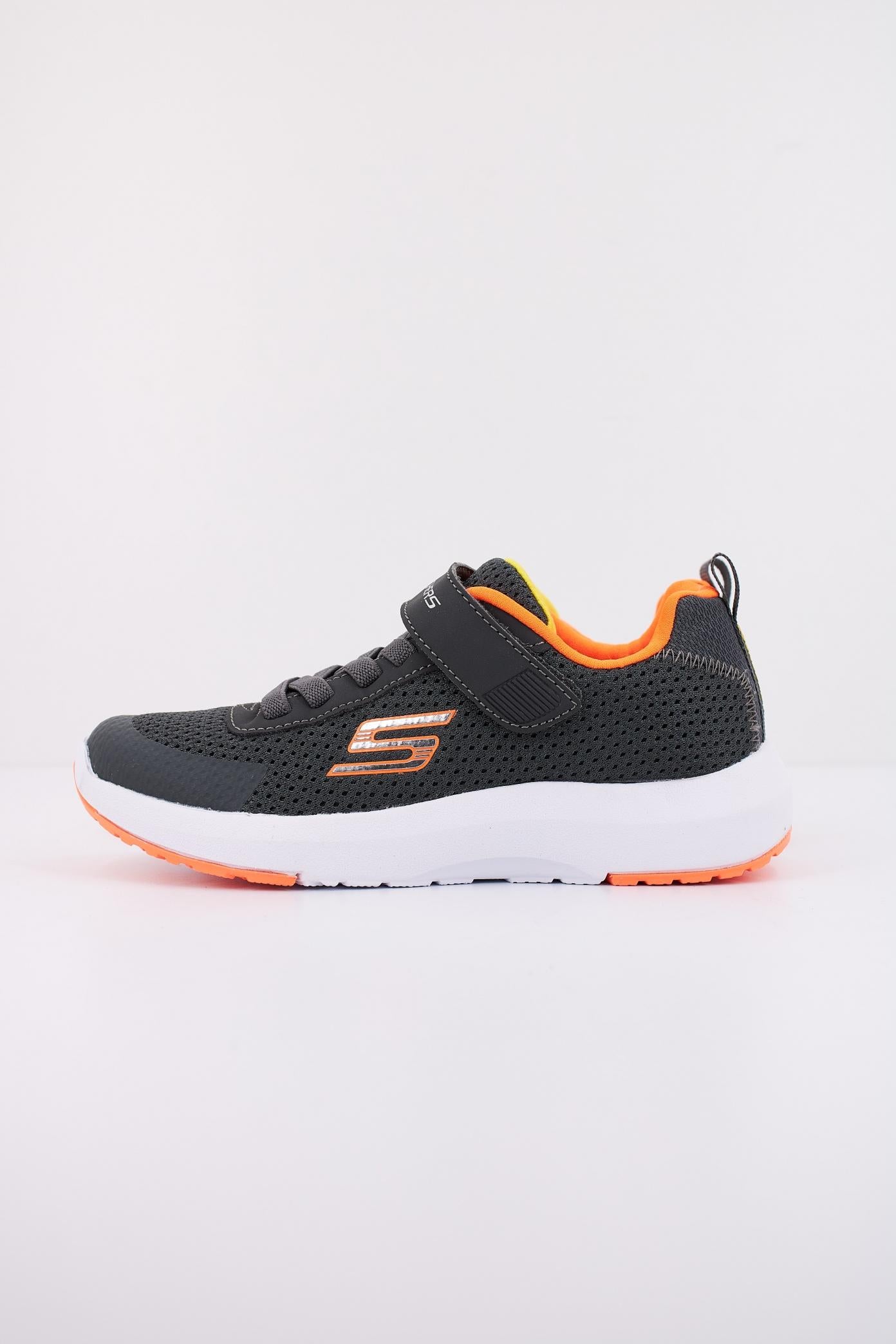 SKECHERS DYNAMIC TREAD en color GRIS (1)