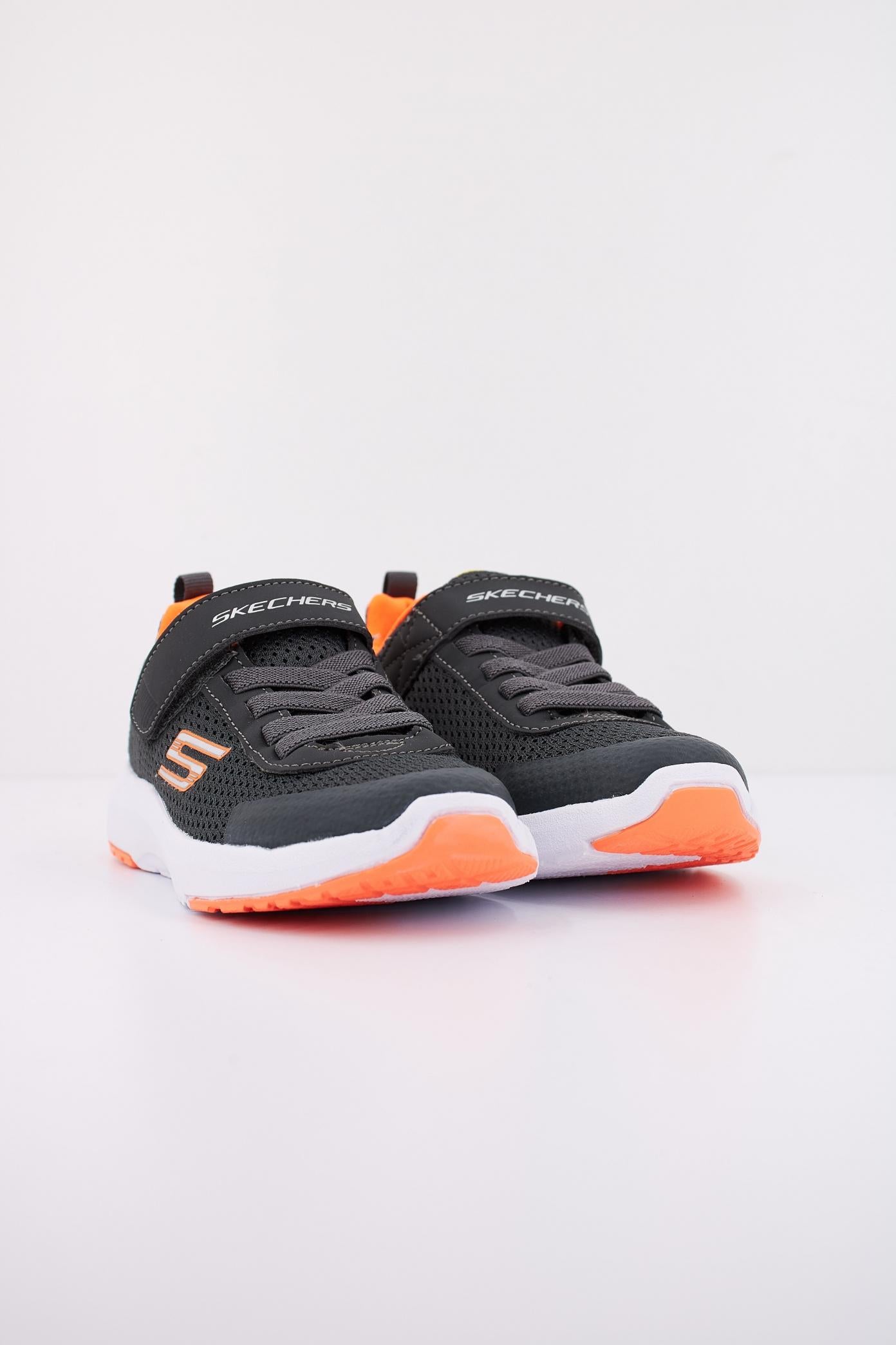 SKECHERS DYNAMIC TREAD en color GRIS (2)