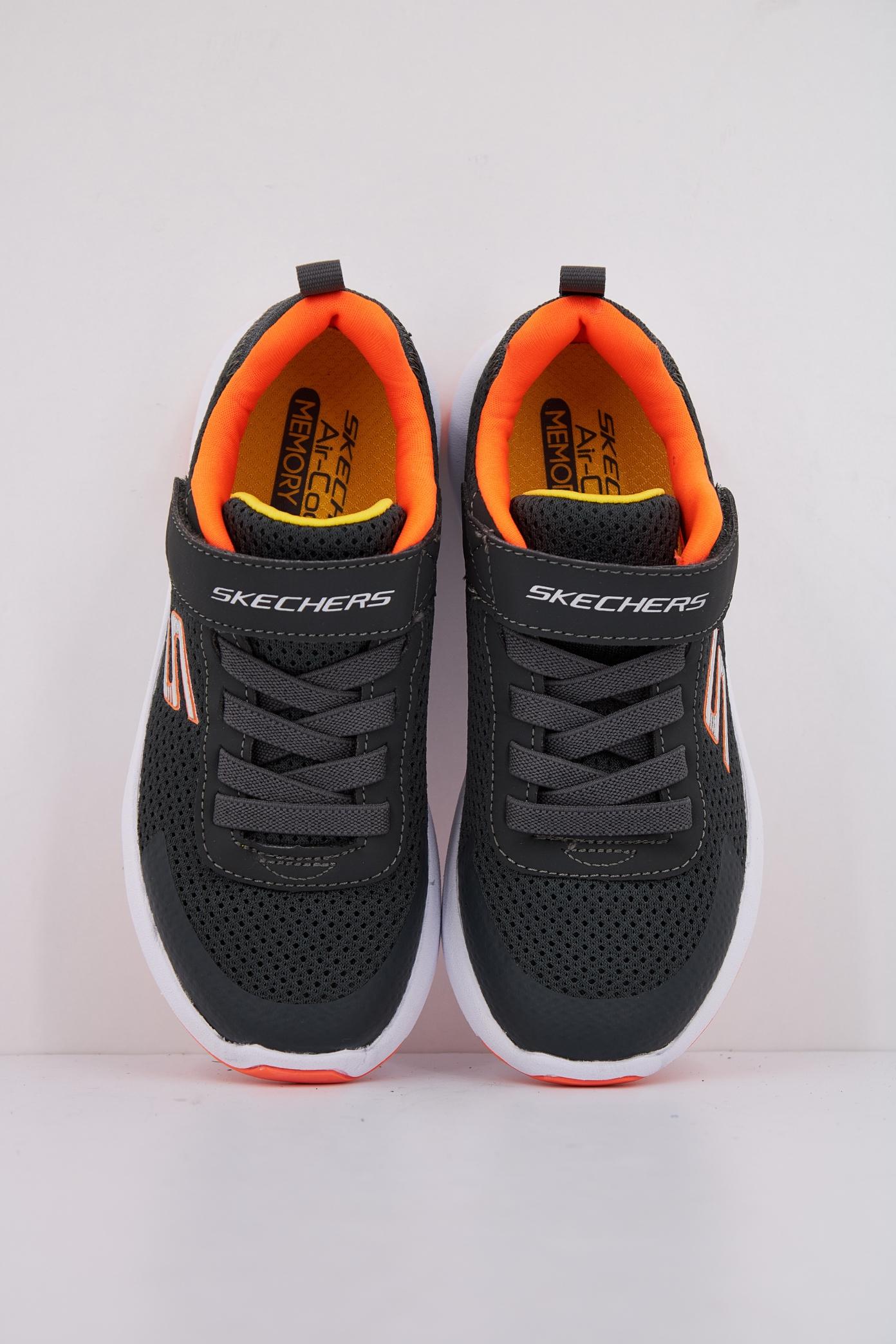 SKECHERS DYNAMIC TREAD en color GRIS (3)
