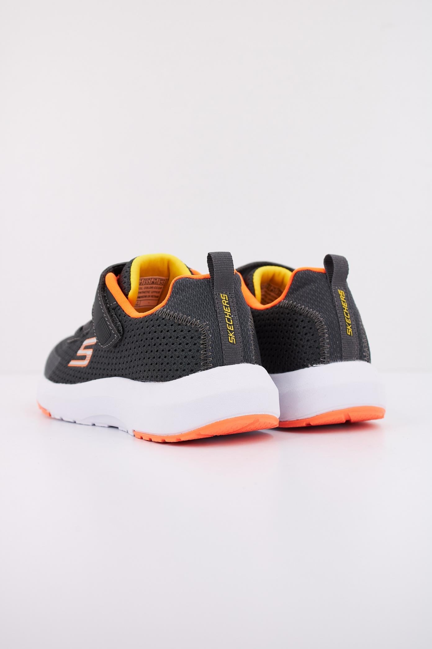 SKECHERS DYNAMIC TREAD en color GRIS (4)