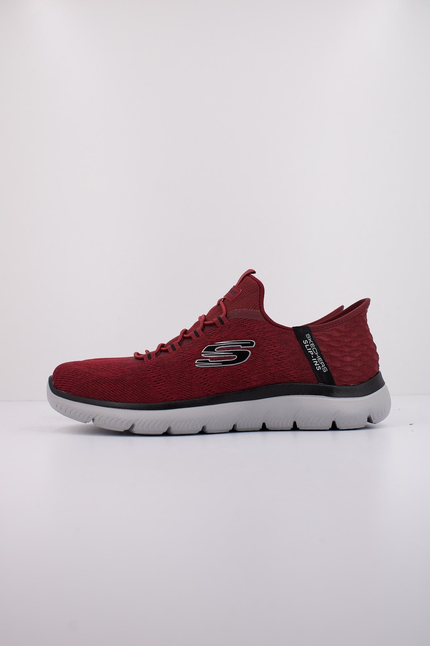 SKECHERS SUMMITS - KEY PACE SLIP-INS en color ROJO (1)