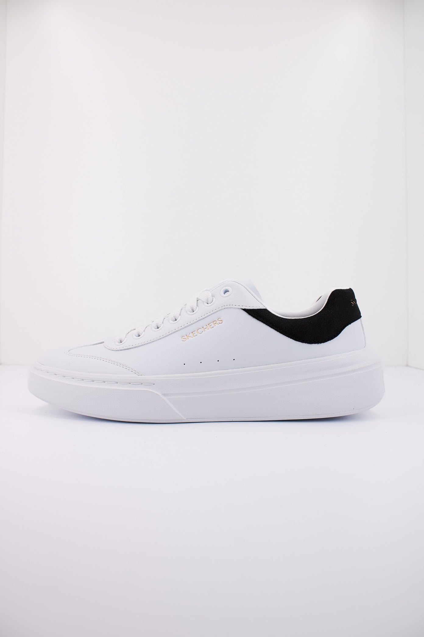 SKECHERS CORDOVA CLASSIC - LI en color BLANCO (1)