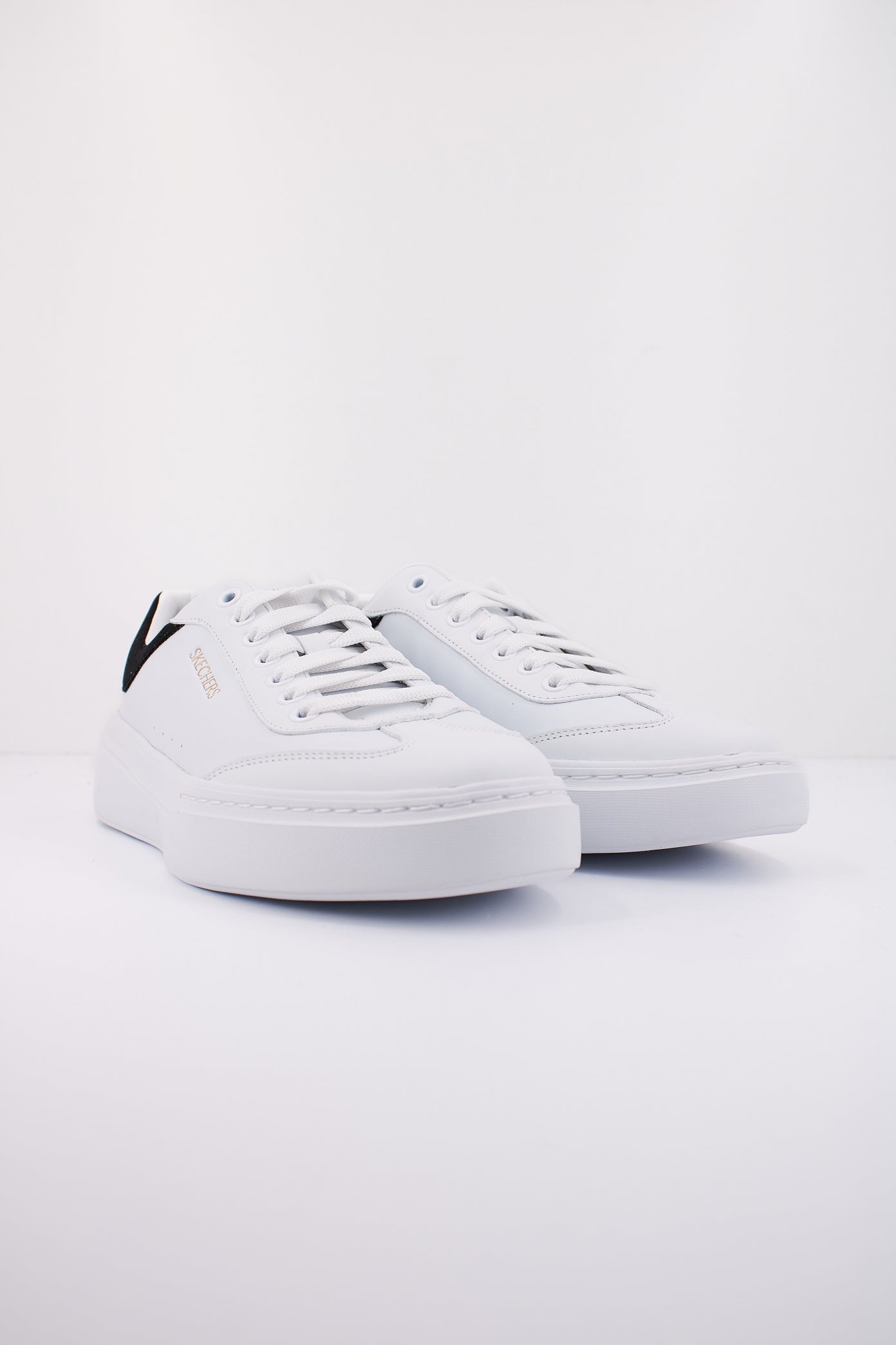 SKECHERS CORDOVA CLASSIC - LI en color BLANCO (2)