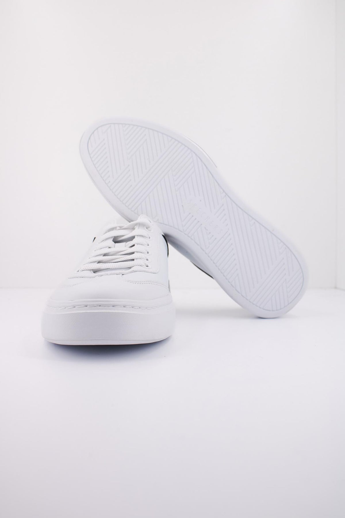 SKECHERS CORDOVA CLASSIC - LI en color BLANCO (5)