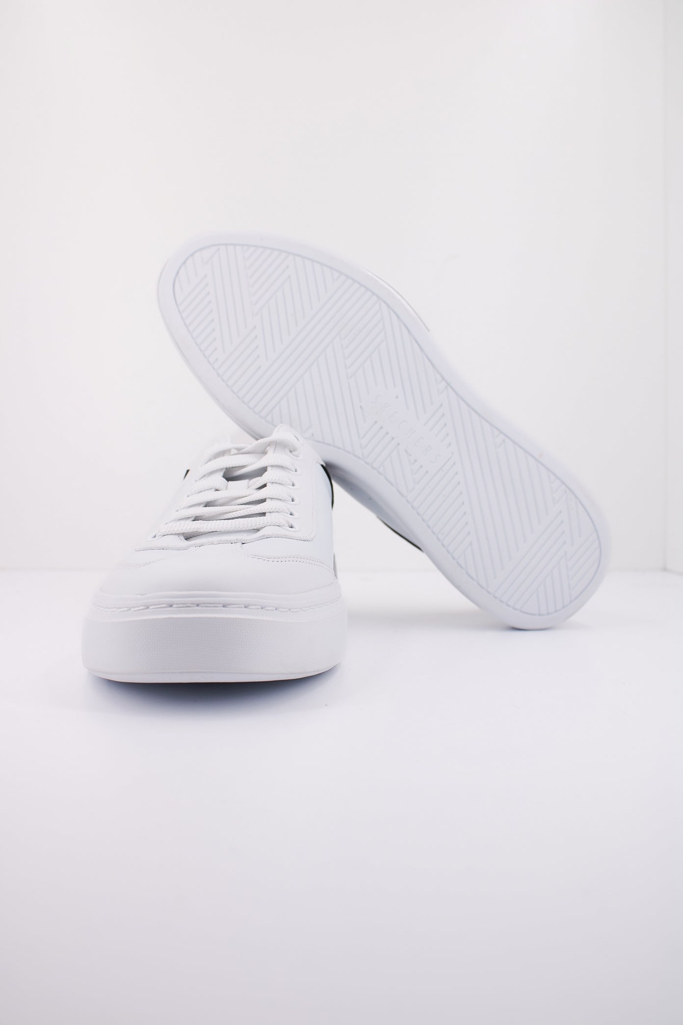 SKECHERS CORDOVA CLASSIC - LI en color BLANCO (5)