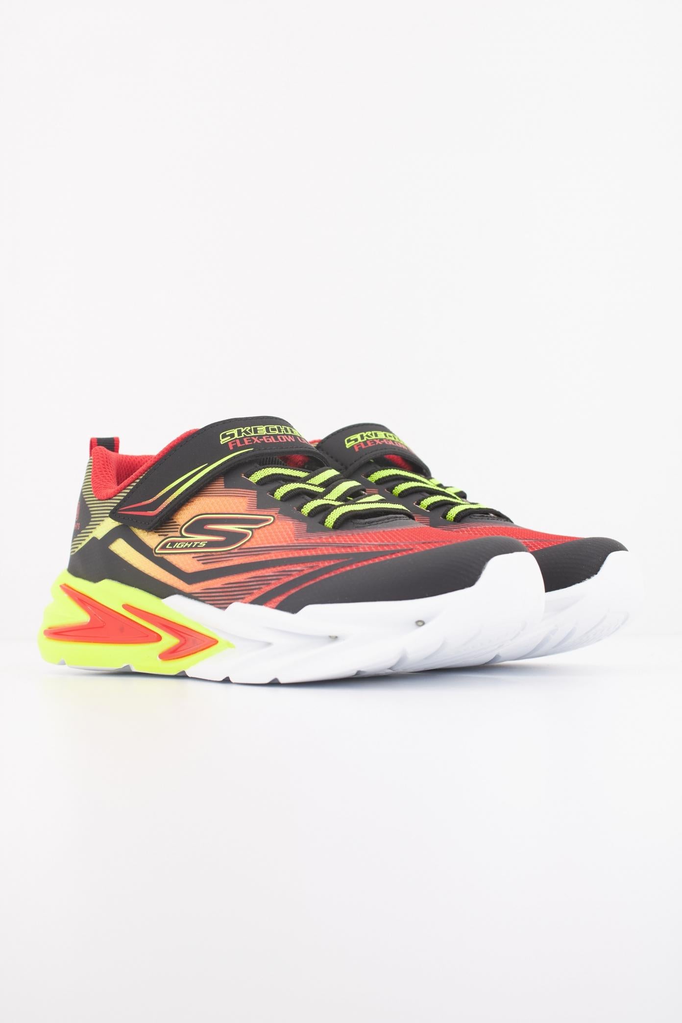SKECHERS FLEX-GLOW ULTRA en color NEGRO (2)