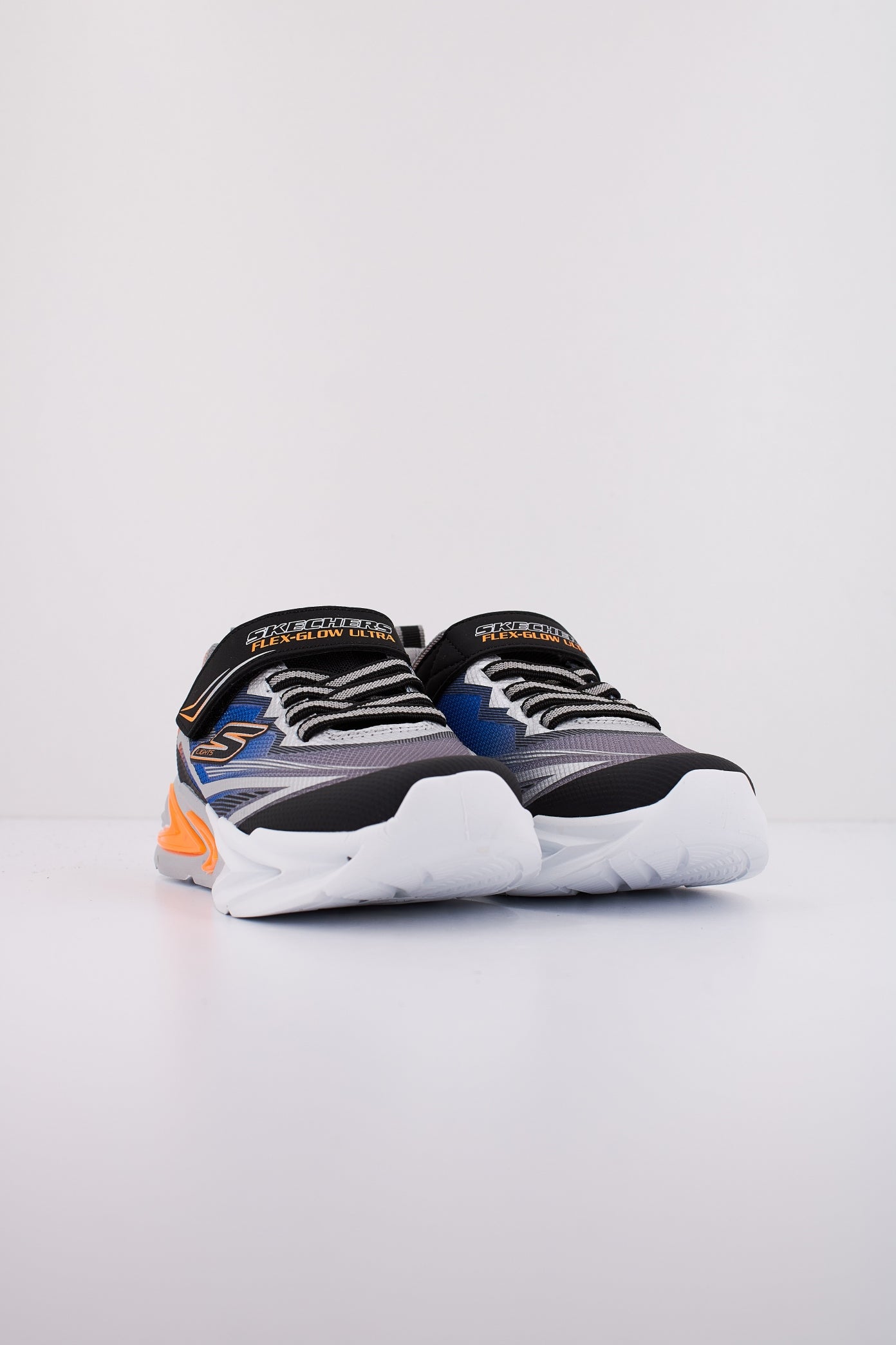 SKECHERS FLEX-GLOW ULTRA en color PLATA (2)