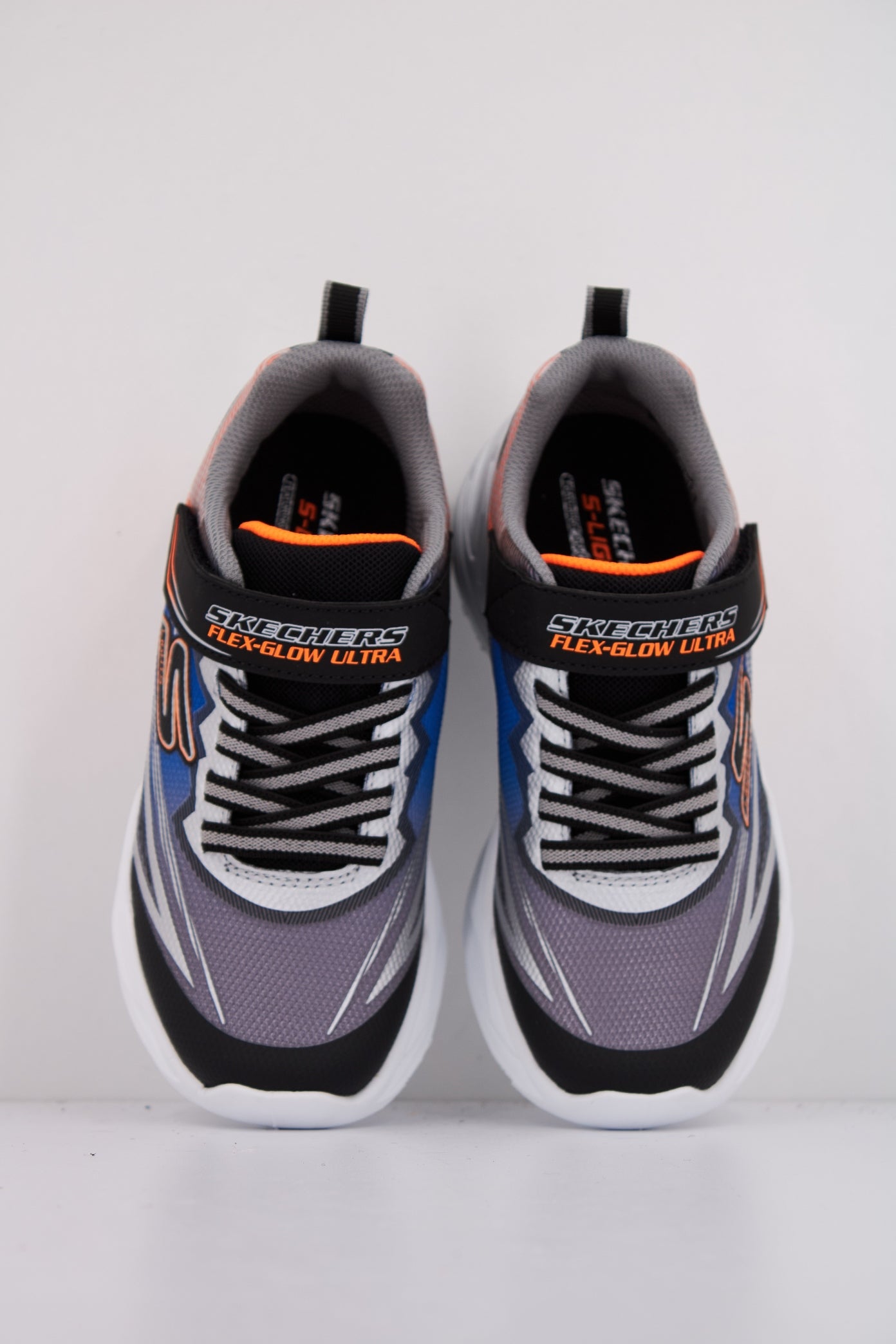 SKECHERS FLEX-GLOW ULTRA en color PLATA (3)