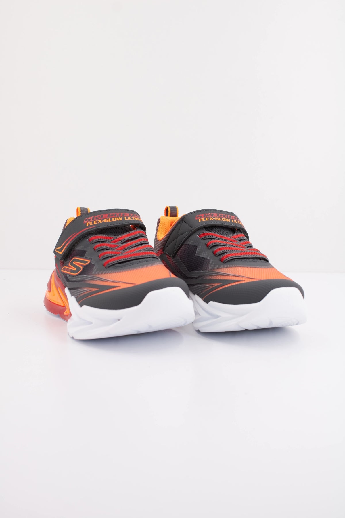 SKECHERS FLEX-GLOW ULTRA en color GRIS (2)