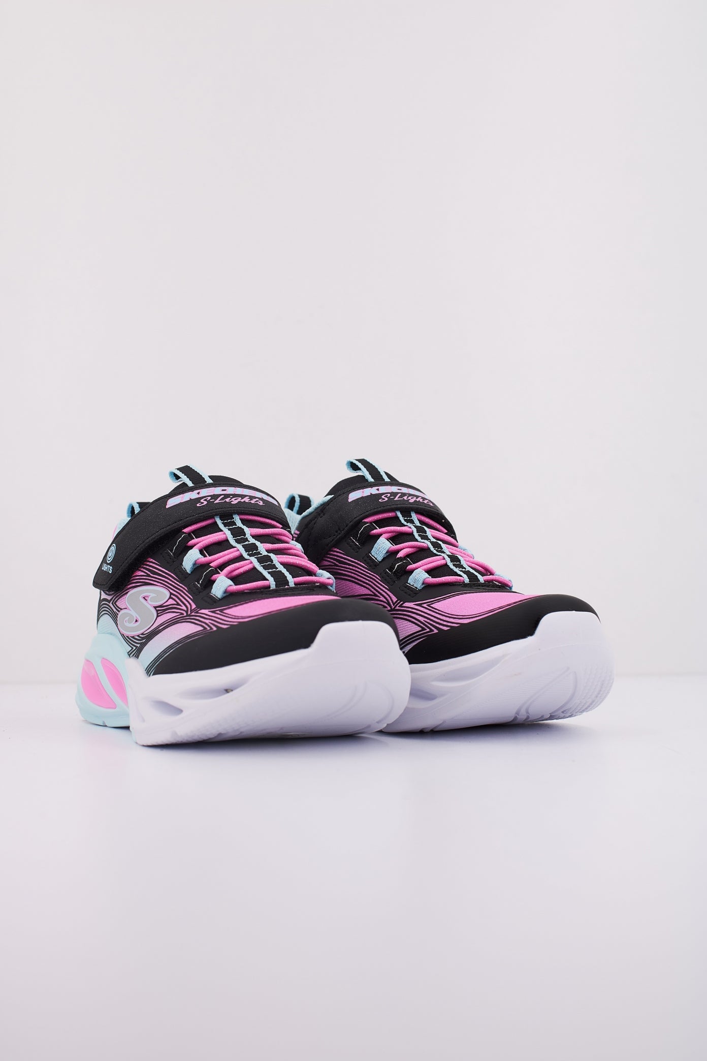 SKECHERS COSMIC GLOW en color NEGRO (2)