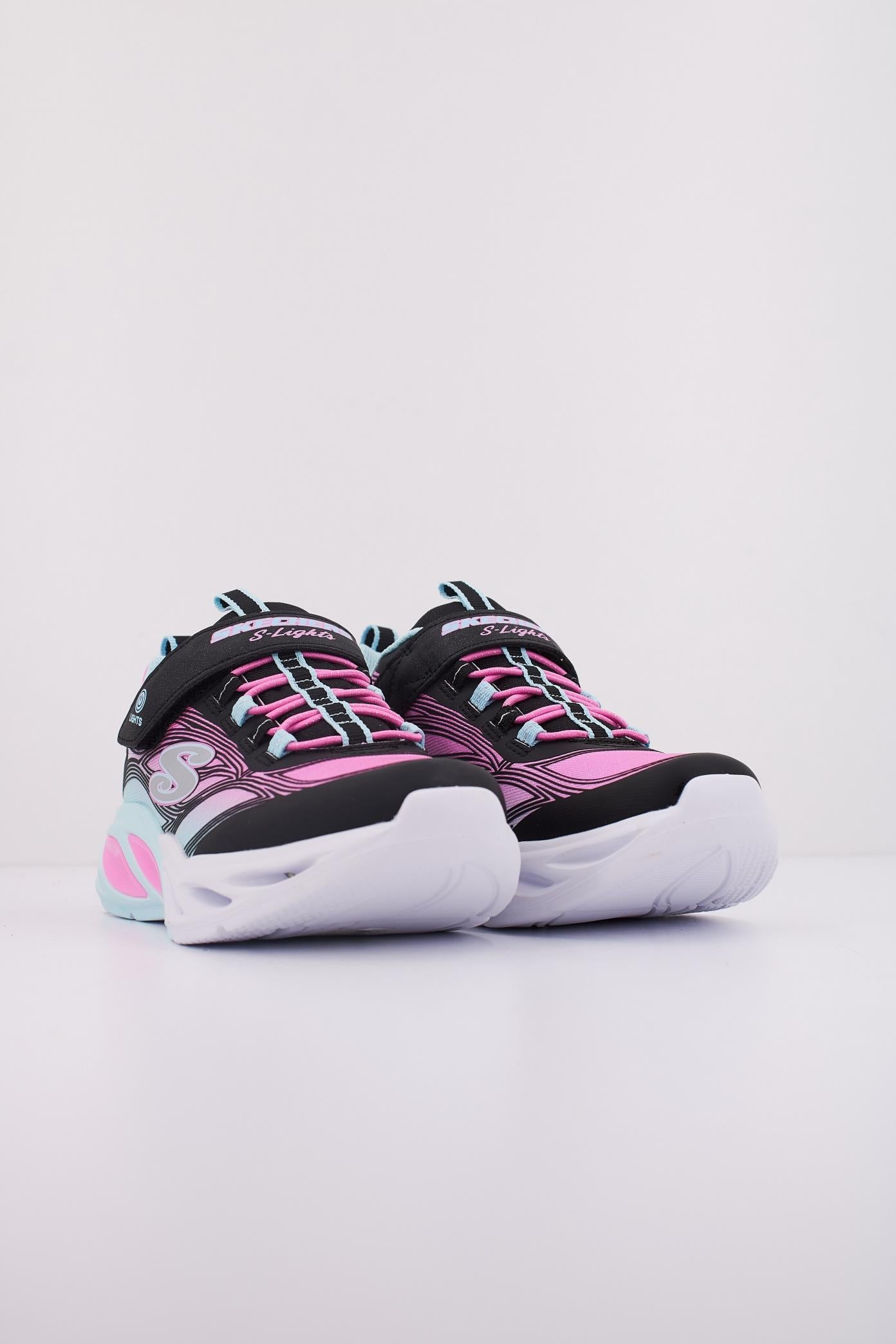 SKECHERS COSMIC GLOW en color NEGRO (2)