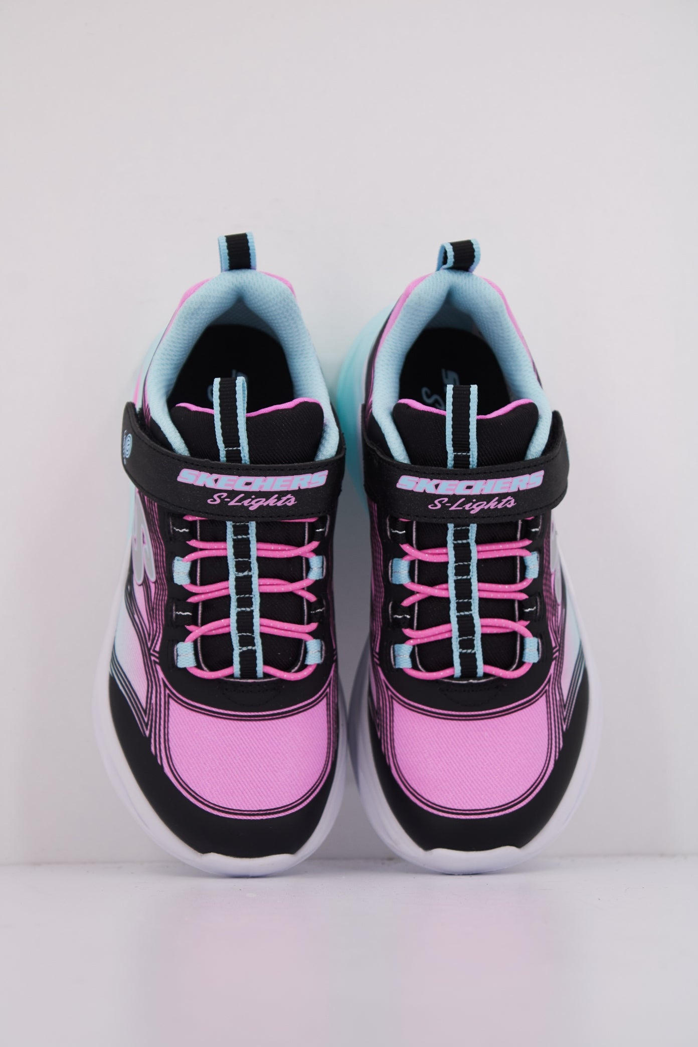 SKECHERS COSMIC GLOW en color NEGRO (3)