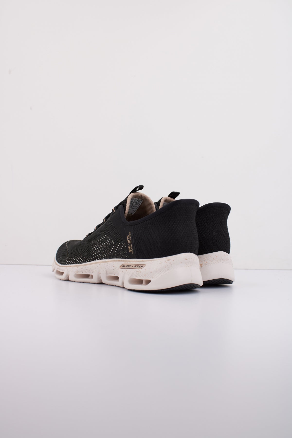 SKECHERS GILDE STEP GRATIFY en color NEGRO (3)