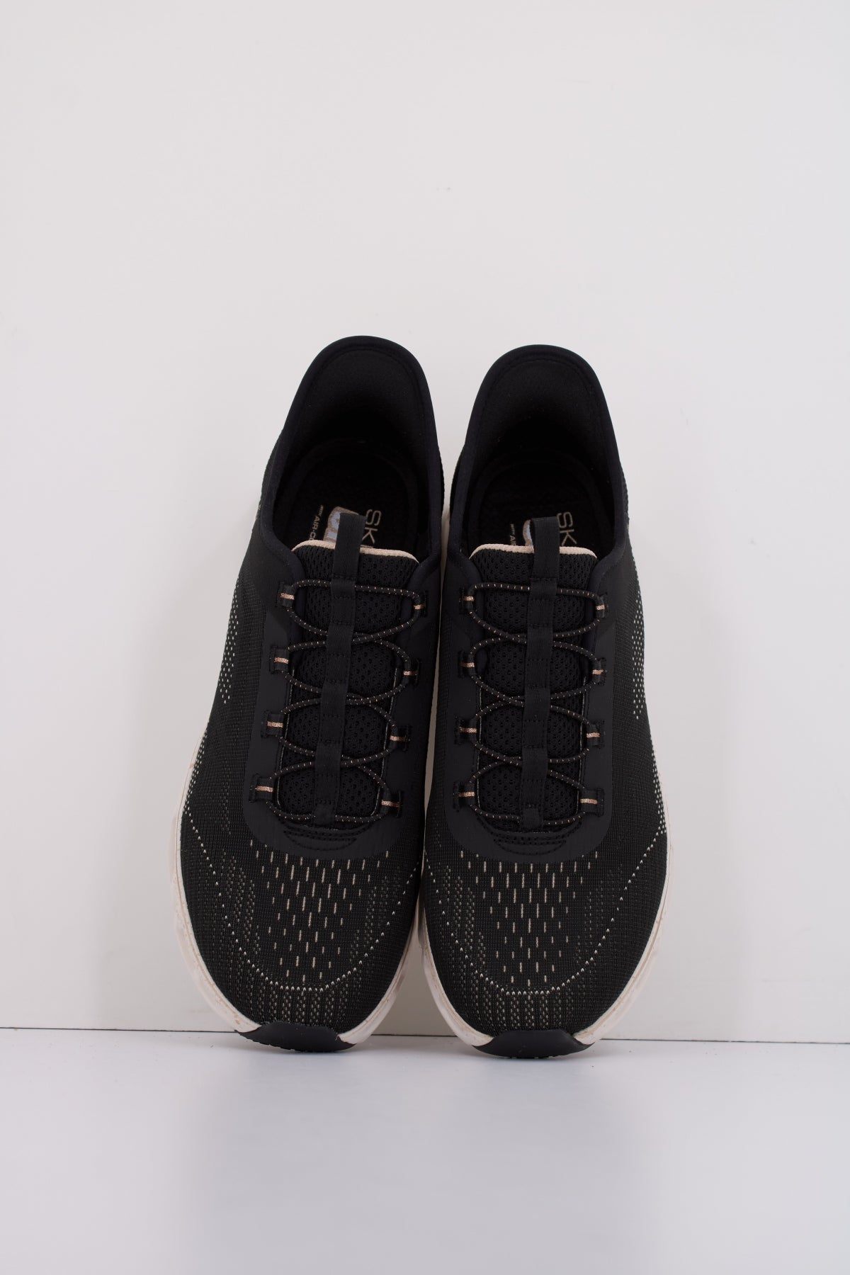 SKECHERS GILDE STEP GRATIFY en color NEGRO (5)