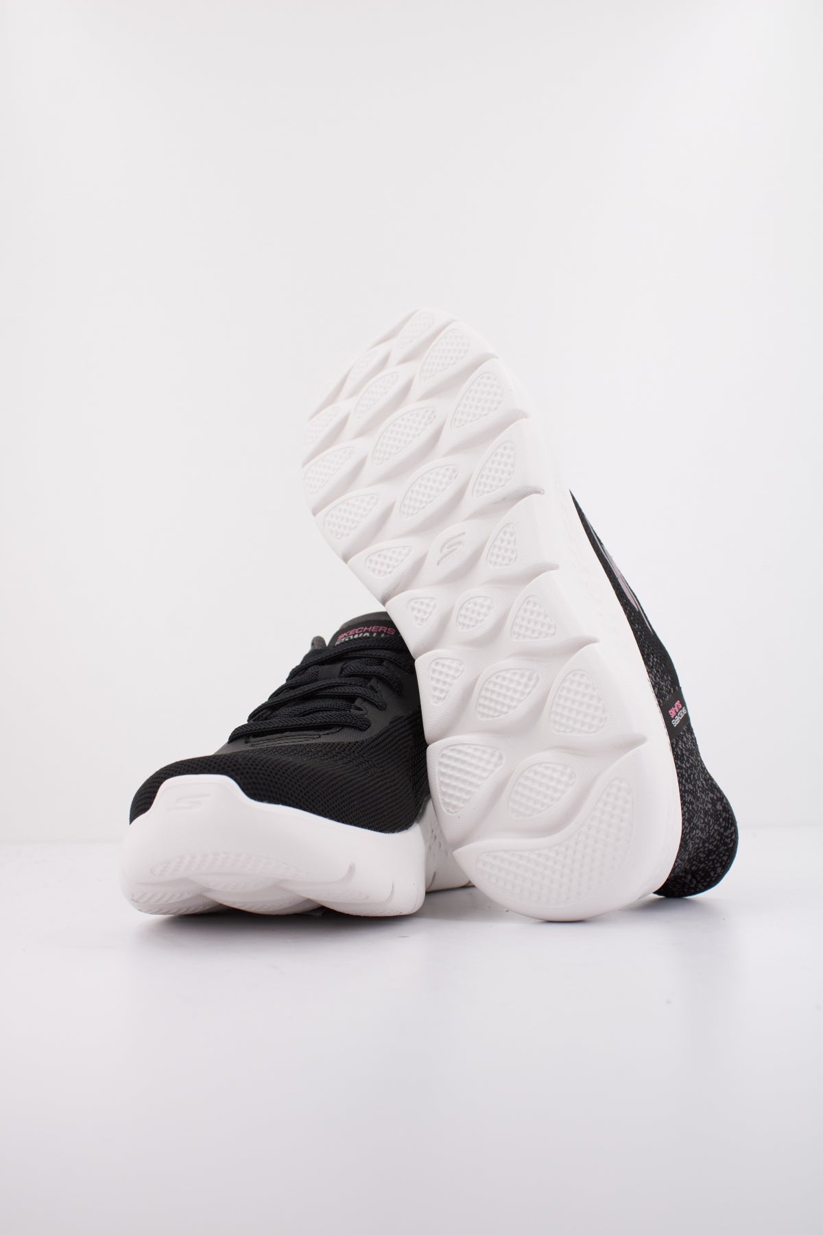 SKECHERS GO WALK FLEX SAFIYA en color NEGRO (5)